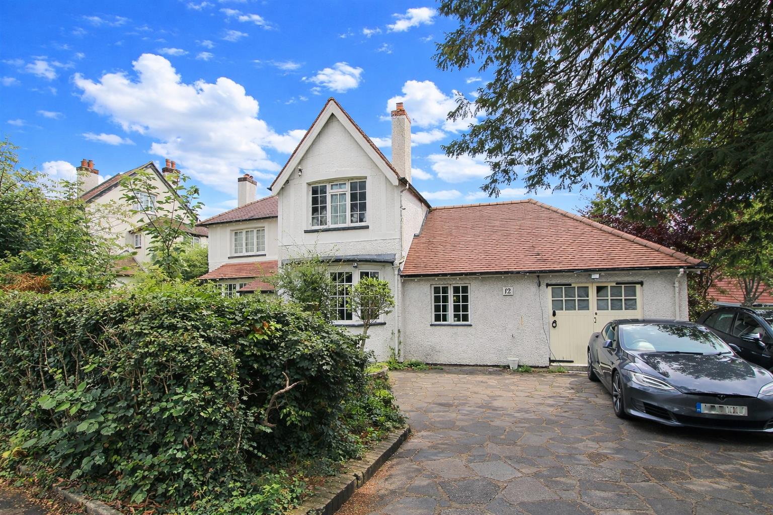 Woodcote Grove Road, Coulsdon, CR5