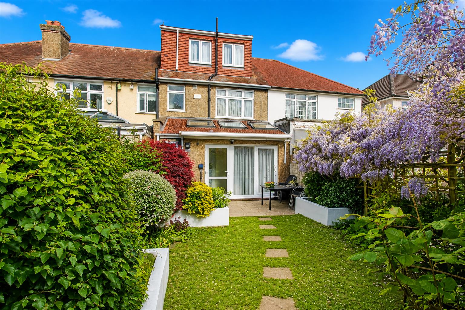 Stoneleigh Avenue, Worcester Park, KT4