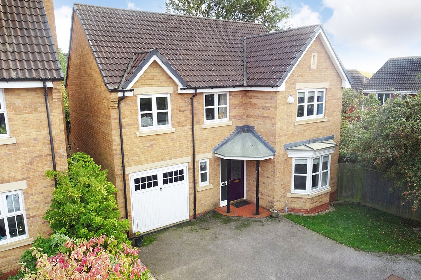 Property in Davies Close, Market Harborough, LE16 7ND