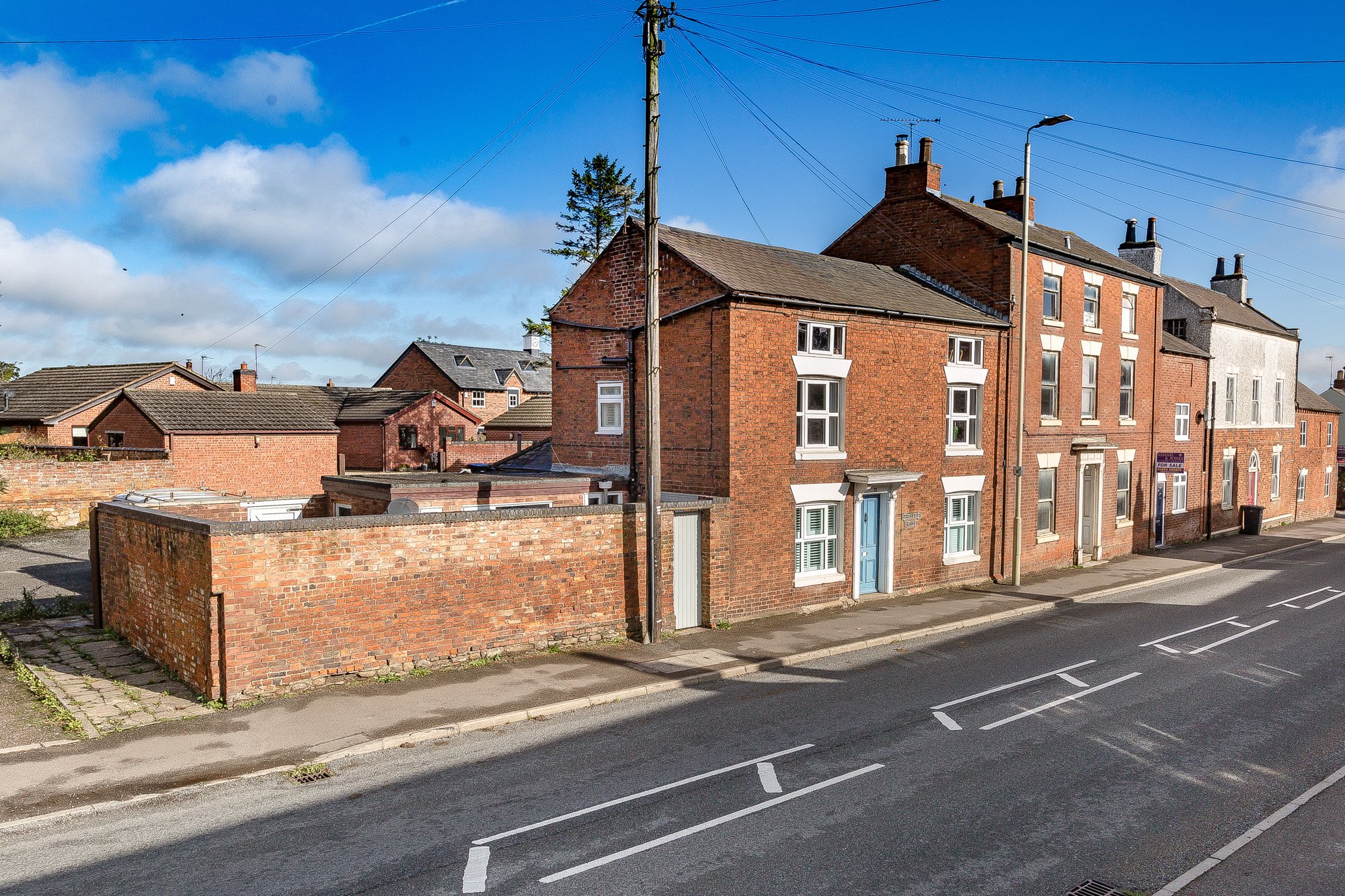 Property in High Street, Husbands Bosworth, Lutterworth, LE17 6LJ
