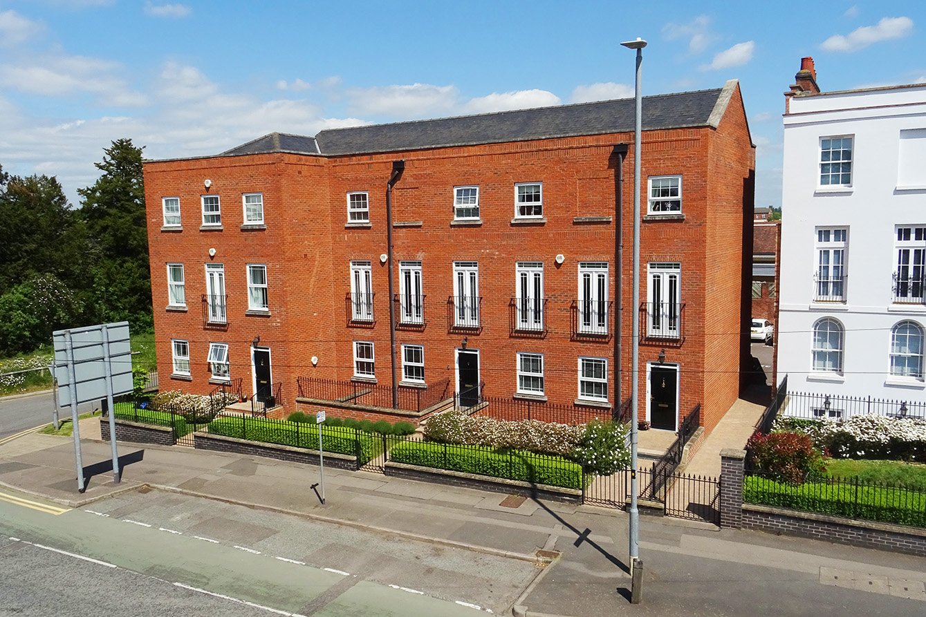 Property in Northampton Road, Market Harborough, LE16 9HU