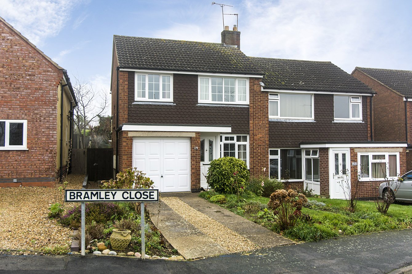 Property in Bramley Close, Market Harborough, LE16 7PJ