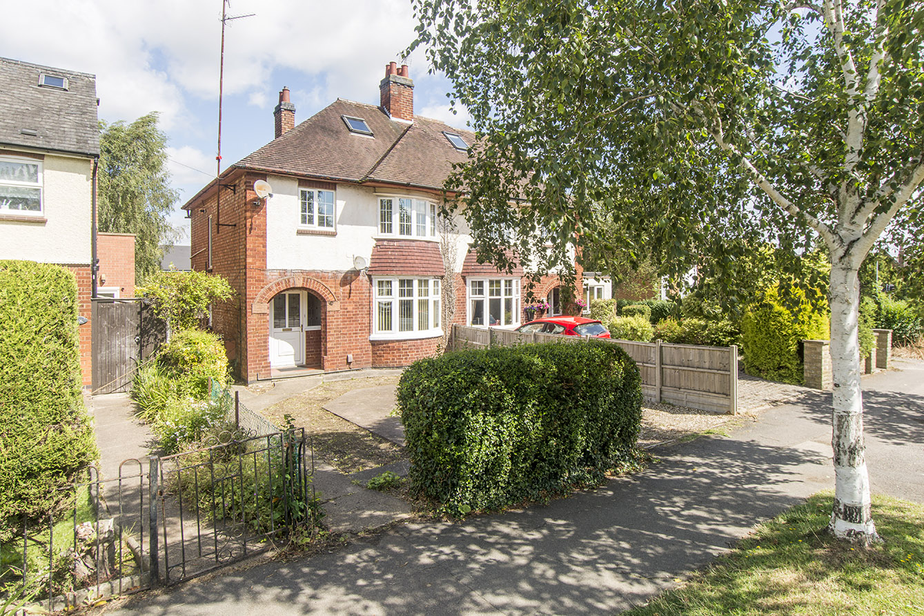 Property in Welland Park Road, Market Harborough, LE16 9DR