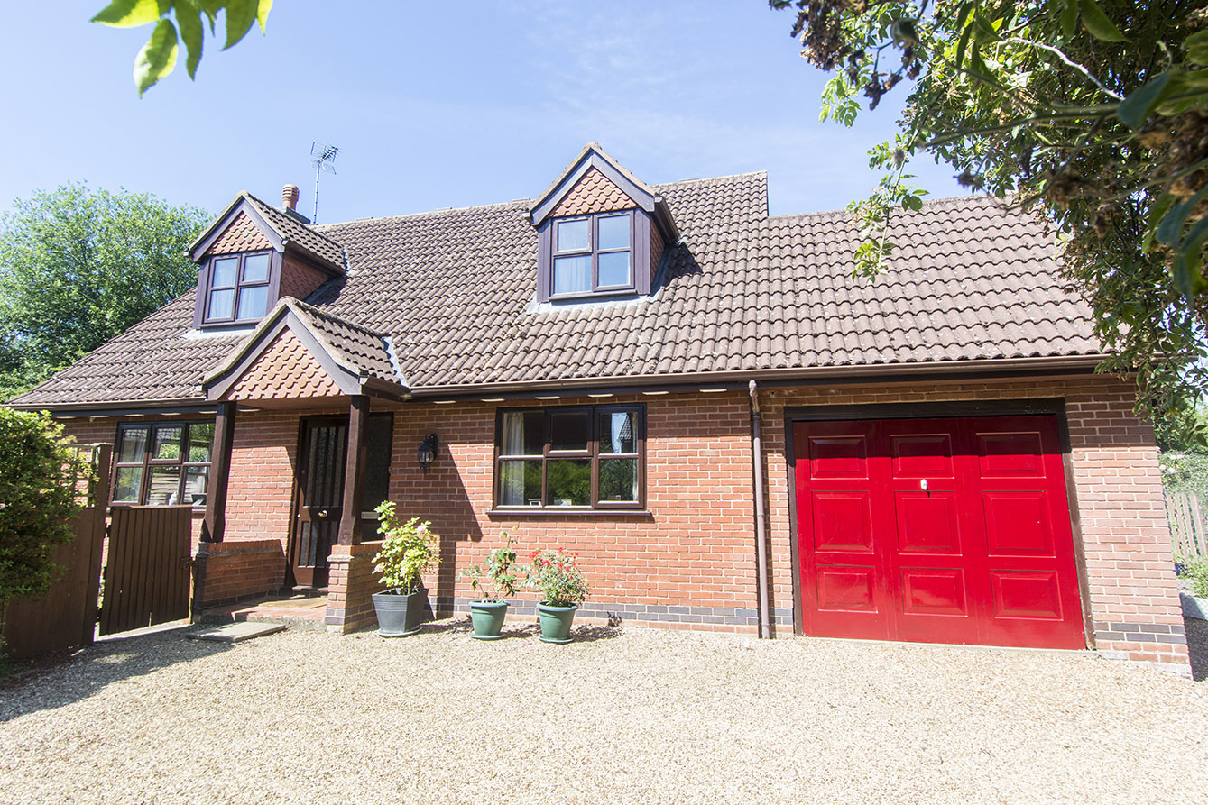 Property in Rookwell Drive, Market Harborough, LE16 8BG