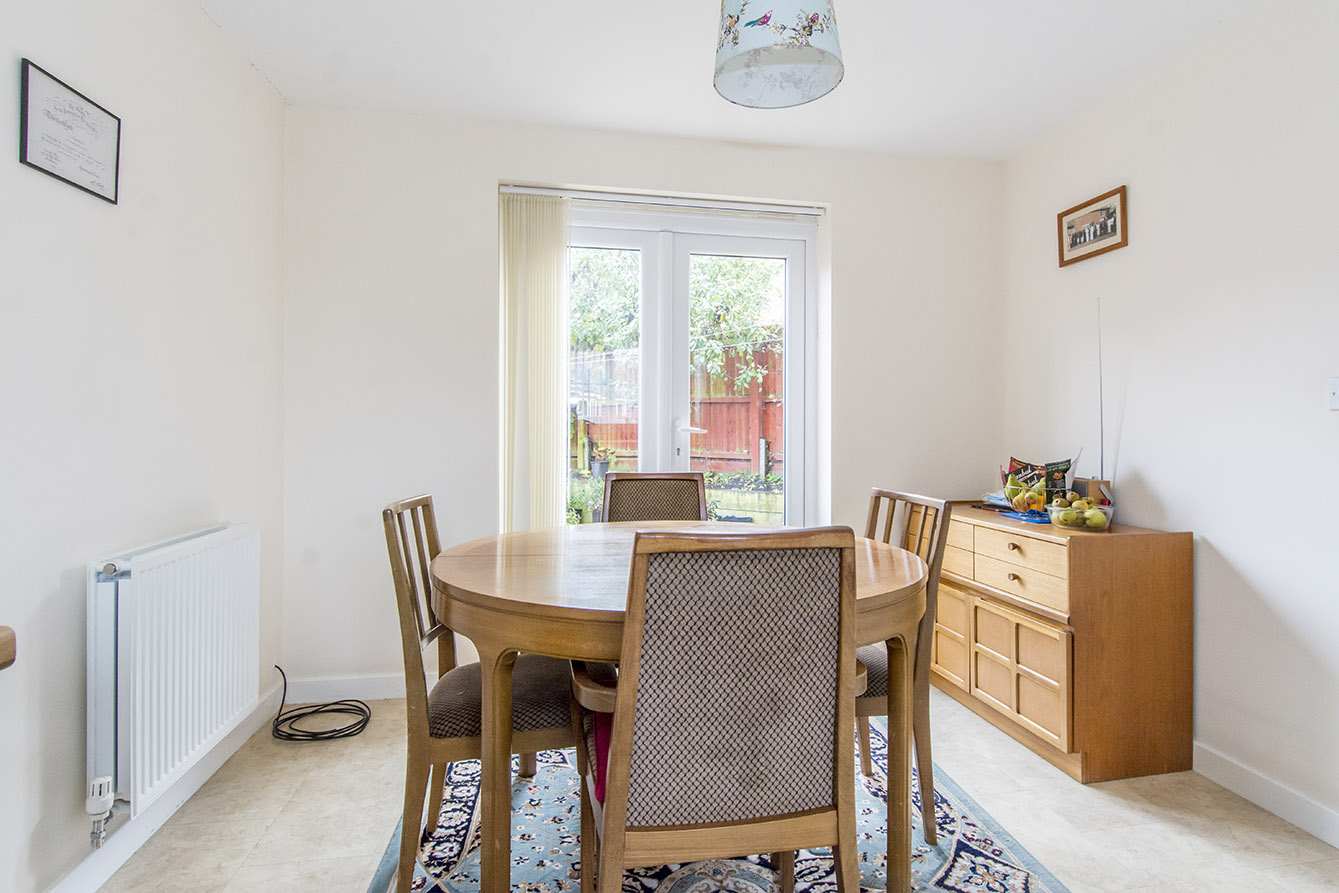 Property in Moseley Avenue, Market Harborough, LE16 9HT