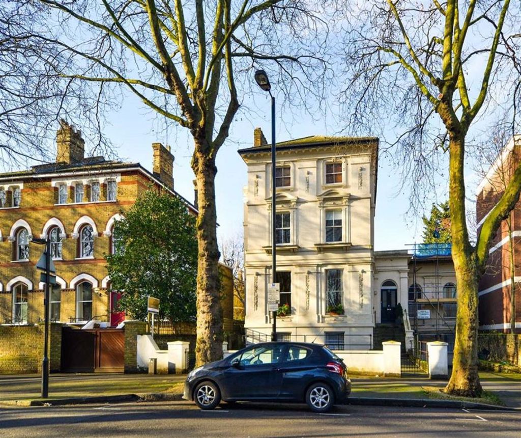 Property in Highbury New Park, Highbury, N5 2EU