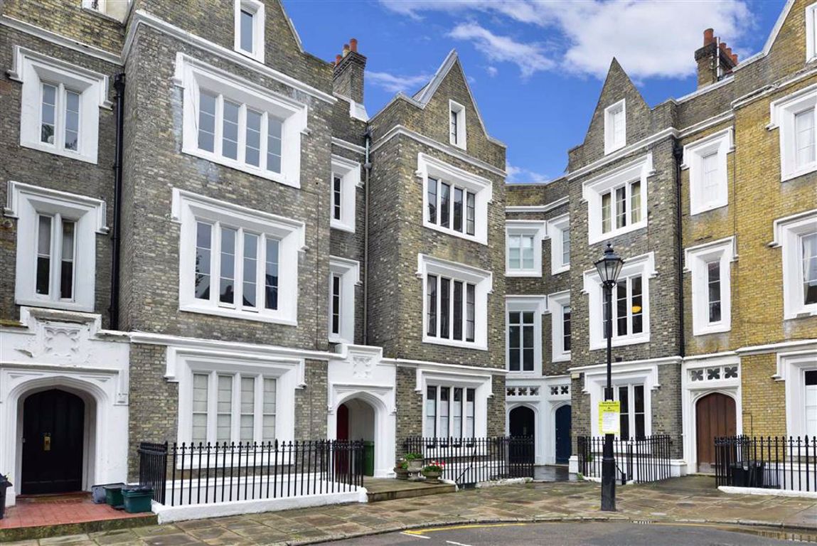 Property in Lonsdale Square, Angel, N1 1EN