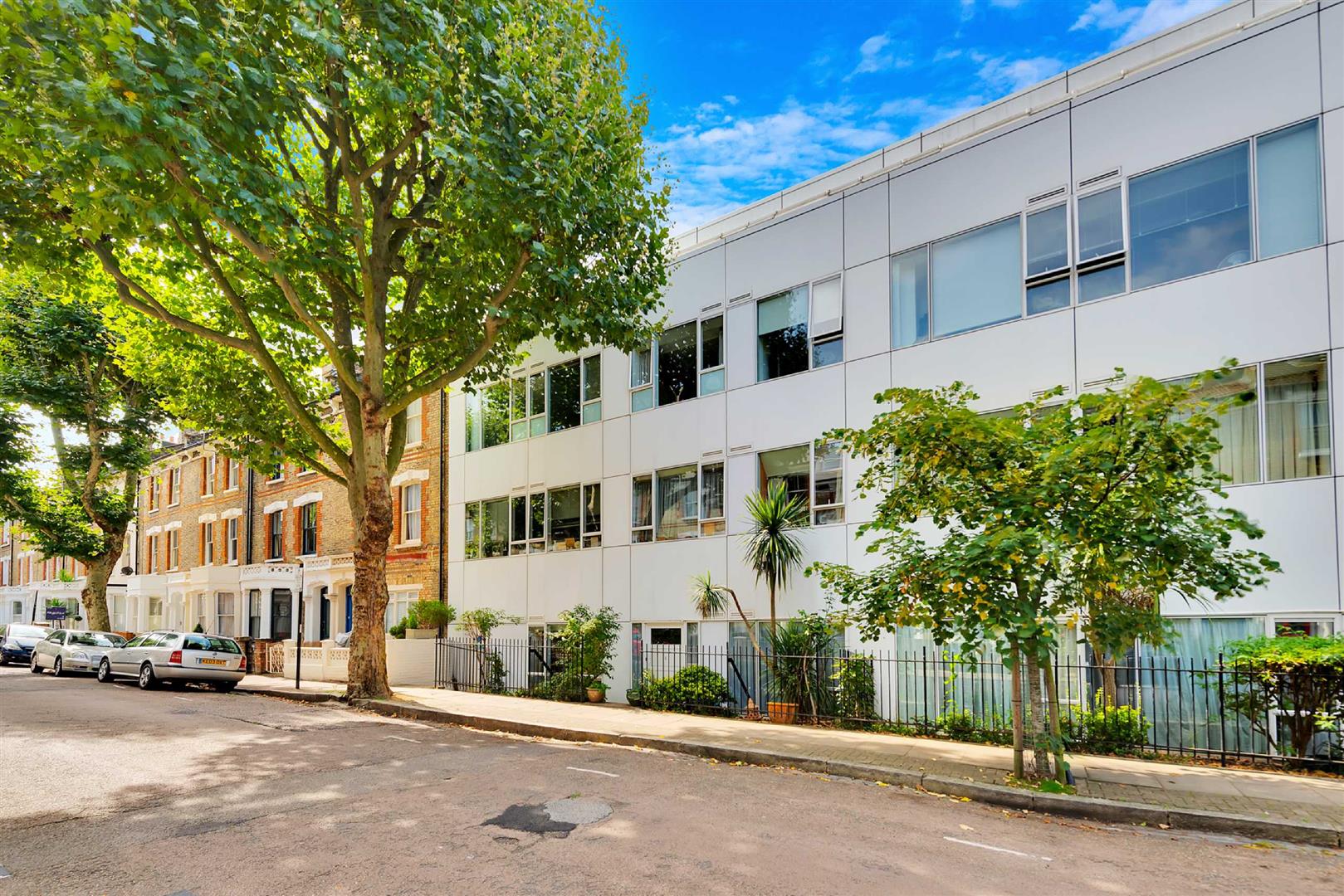 Property in Drayton Park, Highbury, London, N5 1NF