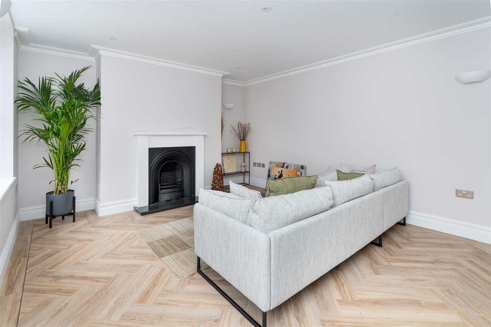 Property in Richmond Avenue, Barnsbury, London, N1 0LX