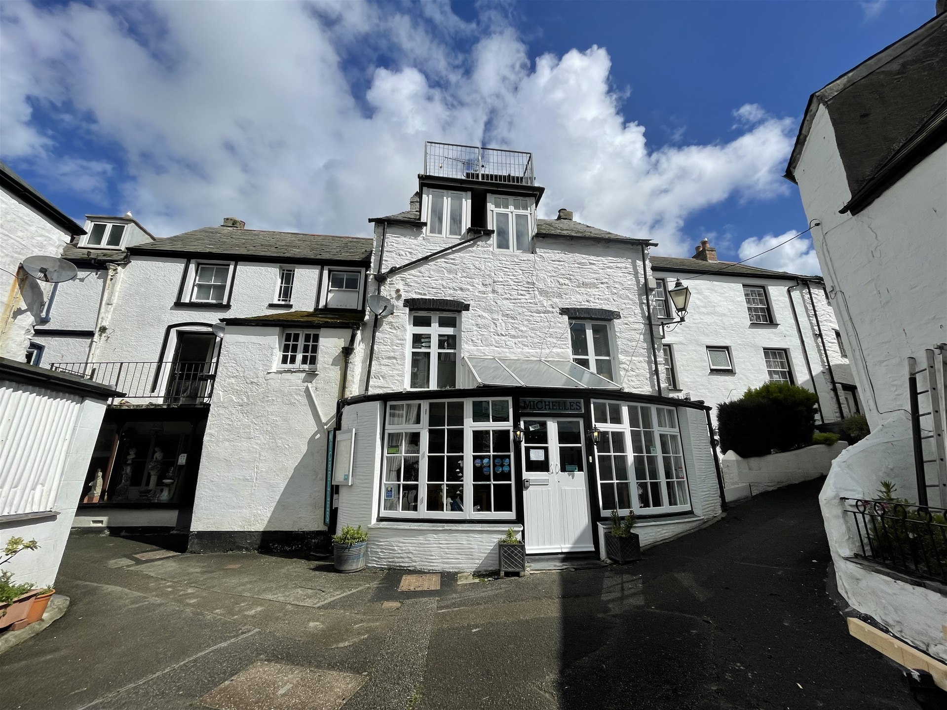 Popes Estate Agents in Looe, Cornwall