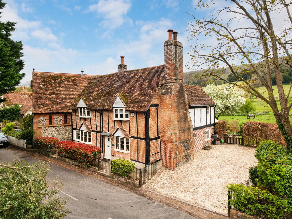 Property in Fingest Lane, HenleyonThames, RG9