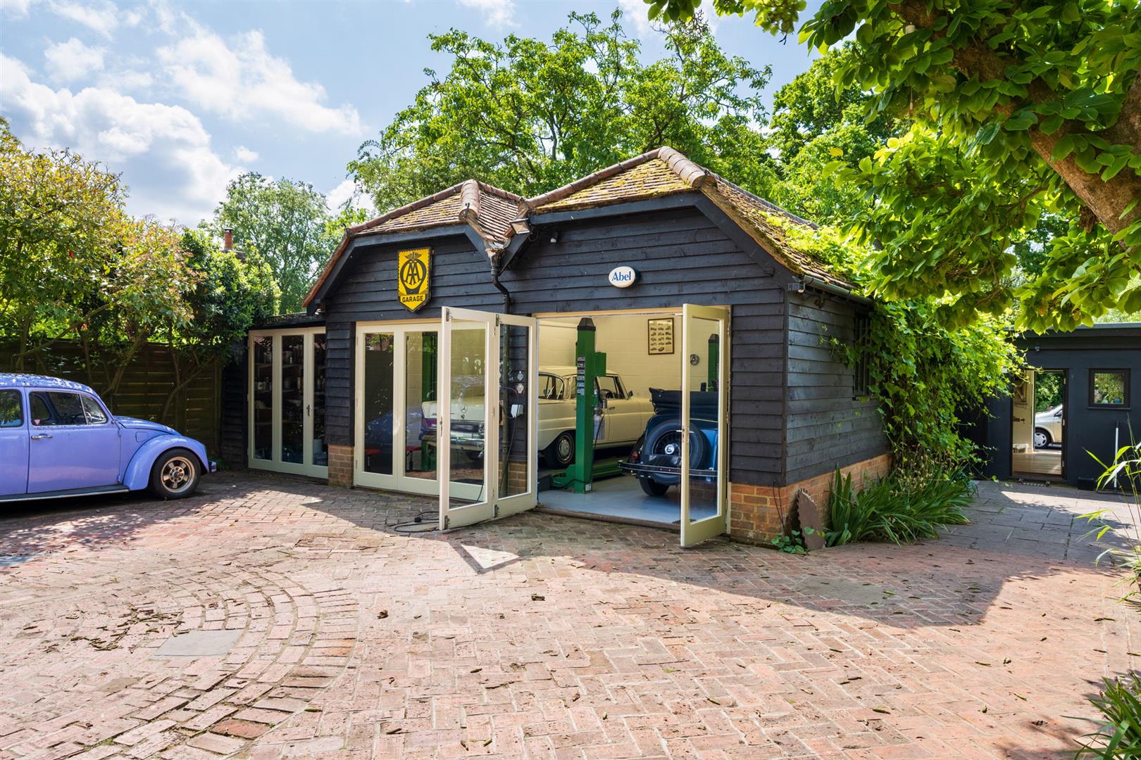 Property in Loddon Drive, Wargrave, RG10