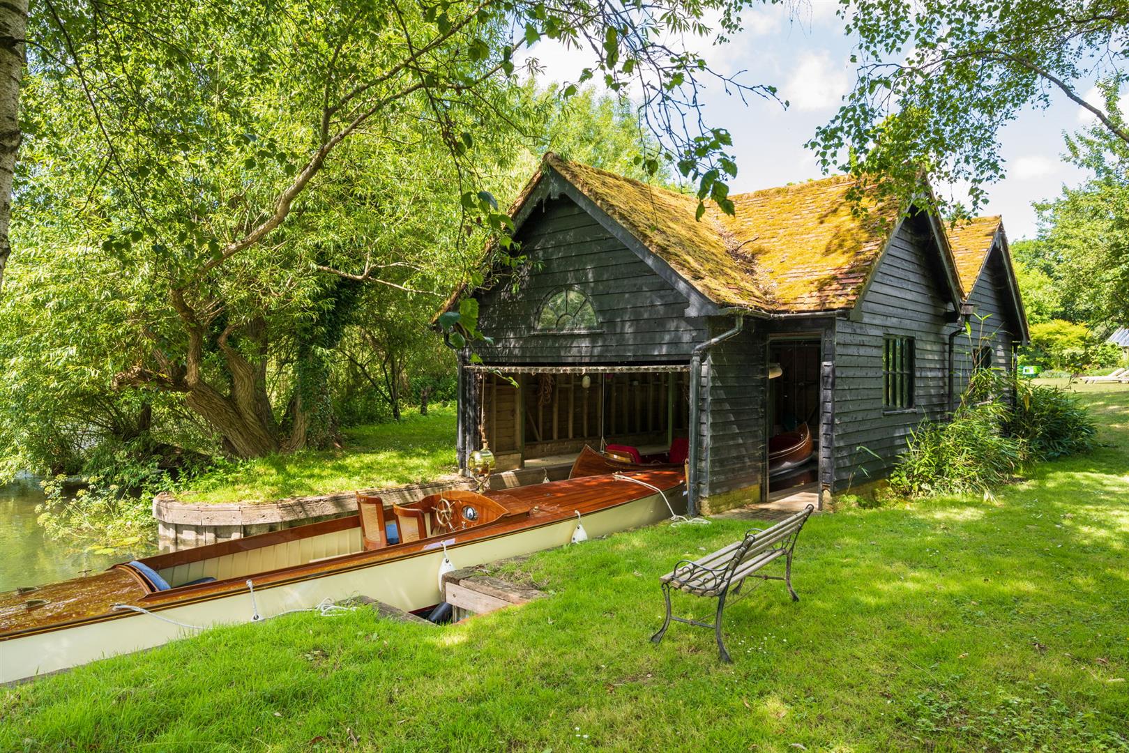 Property in Loddon Drive, Wargrave, RG10