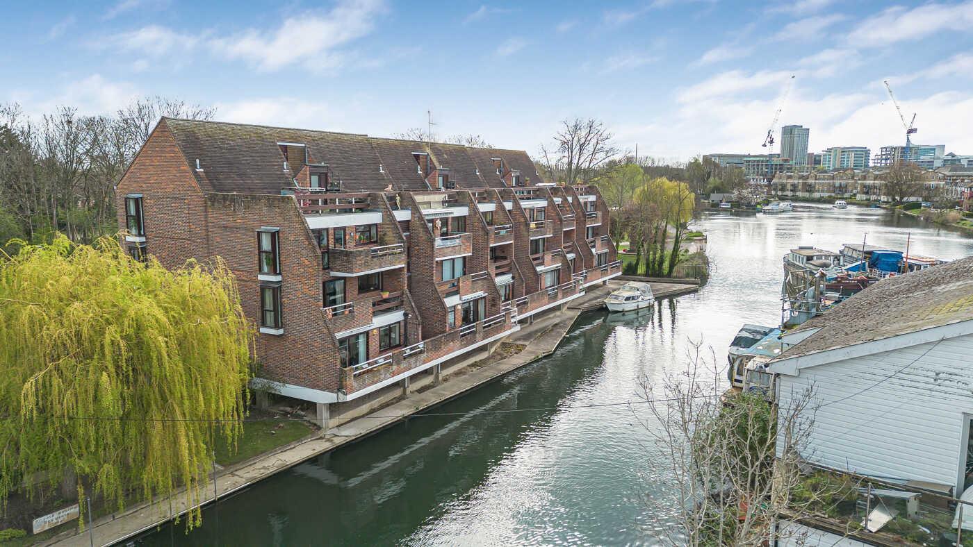 Riverside Court, Reading, RG4