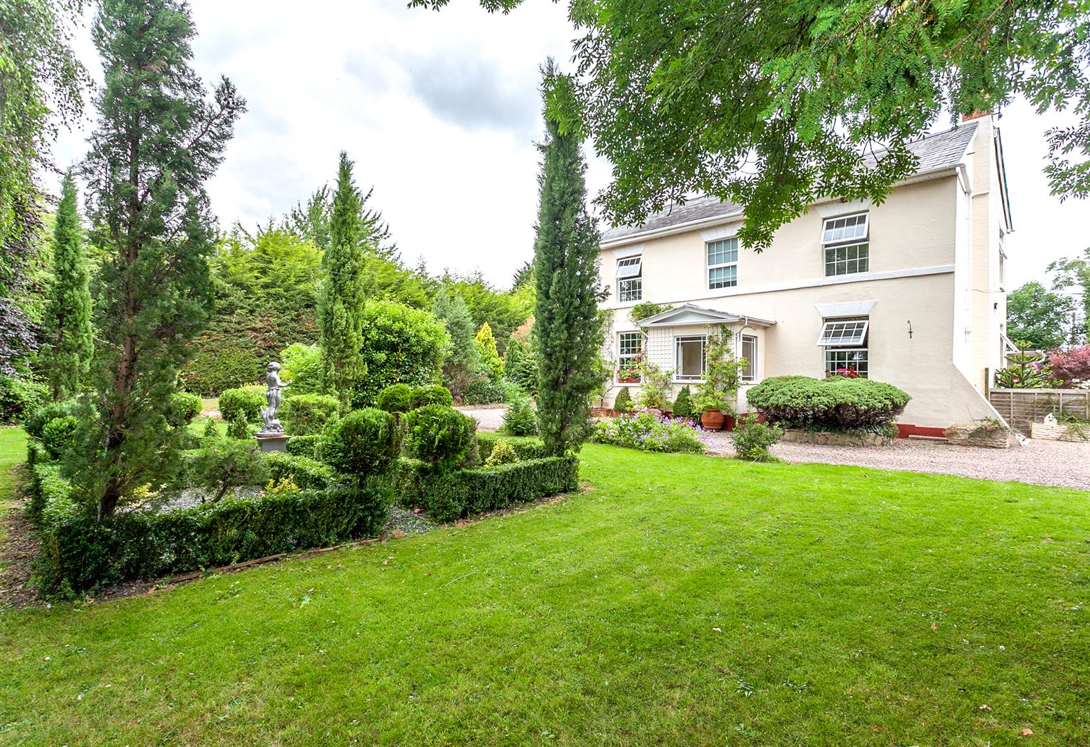 Property in Brimfield, Ludlow, Shropshire, SY8 4NY