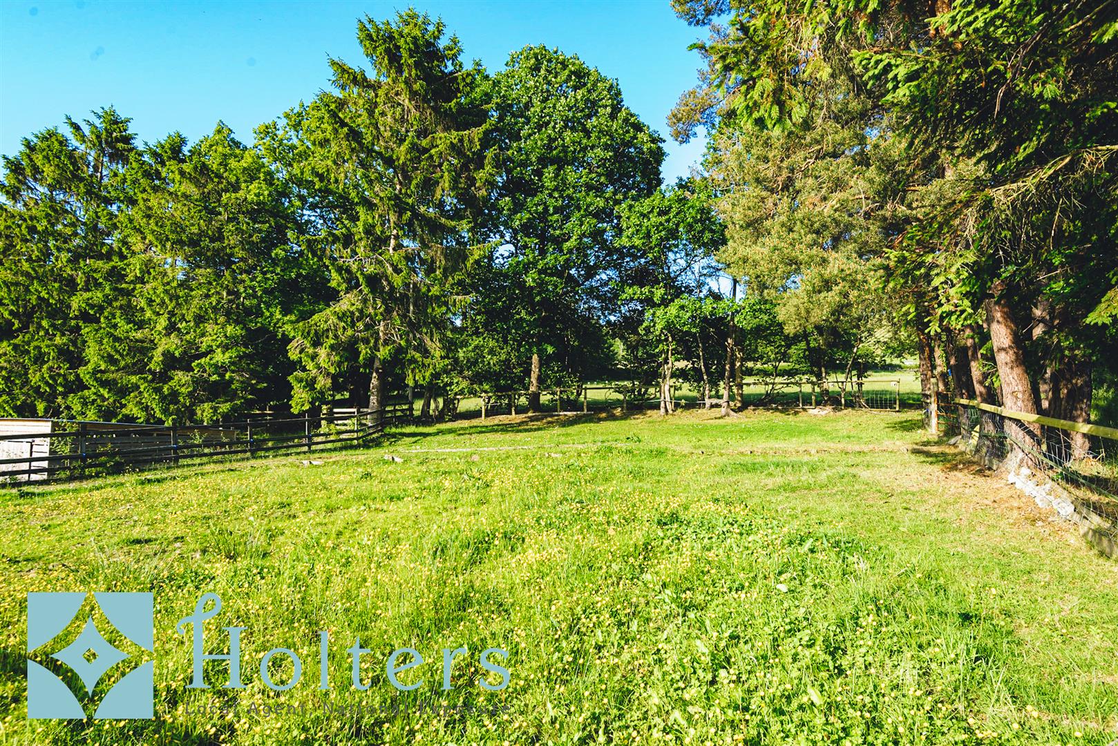 Property in Crossgates, Llandrindod Wells, Powys, LD1 6RP