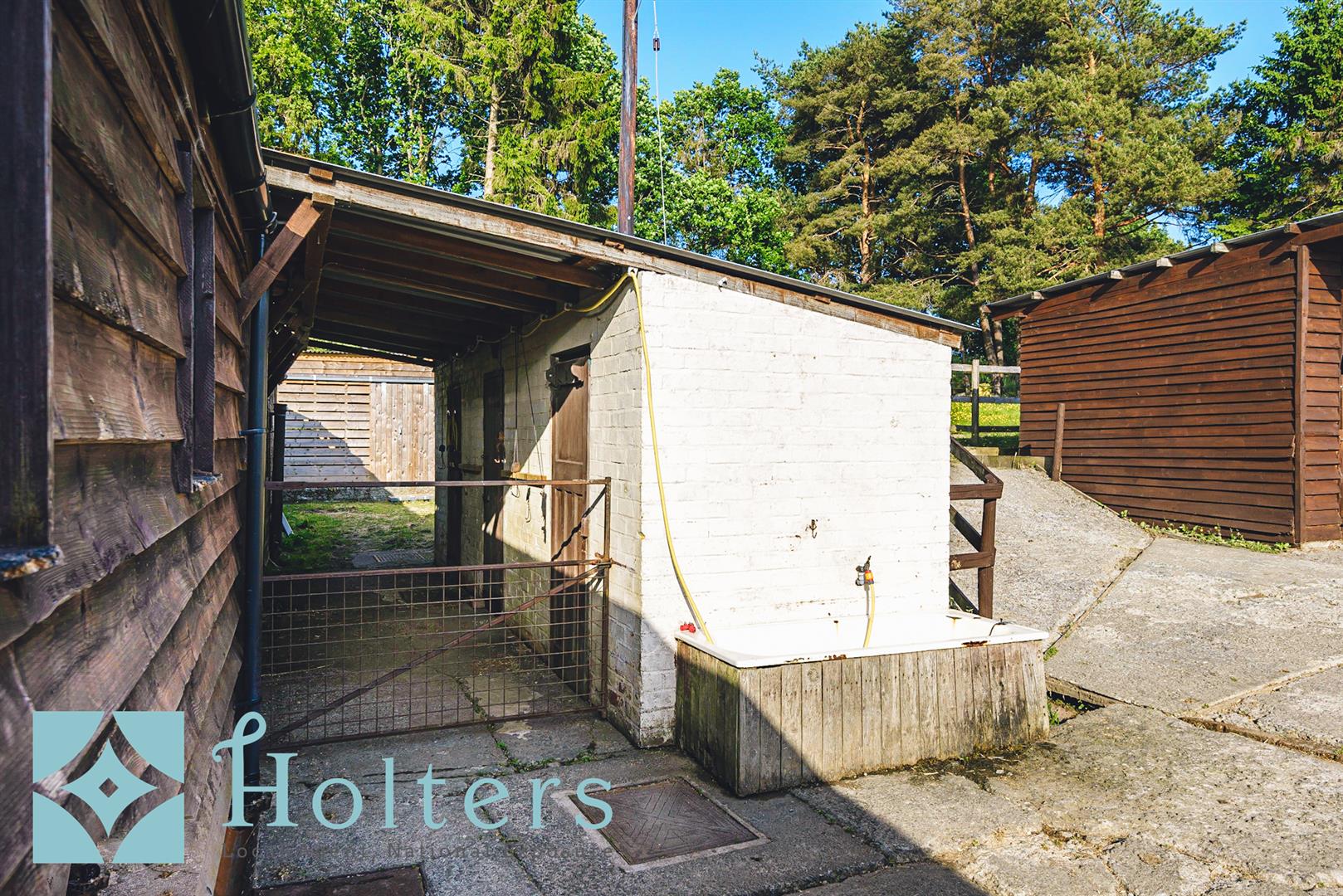 Property in Crossgates, Llandrindod Wells, Powys, LD1 6RP