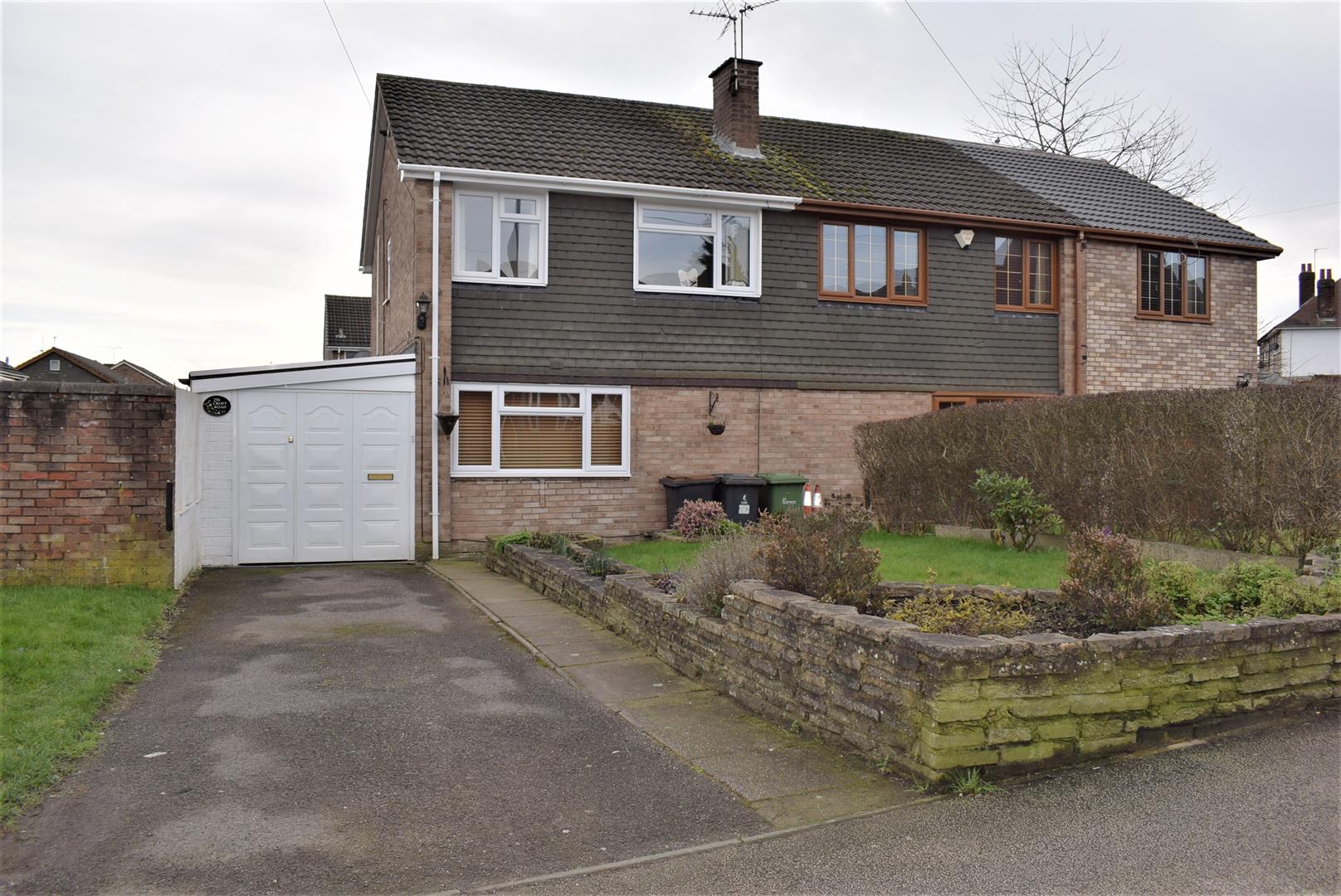 Property in Croft Road, Stockingford, Nuneaton, CV10 7DY