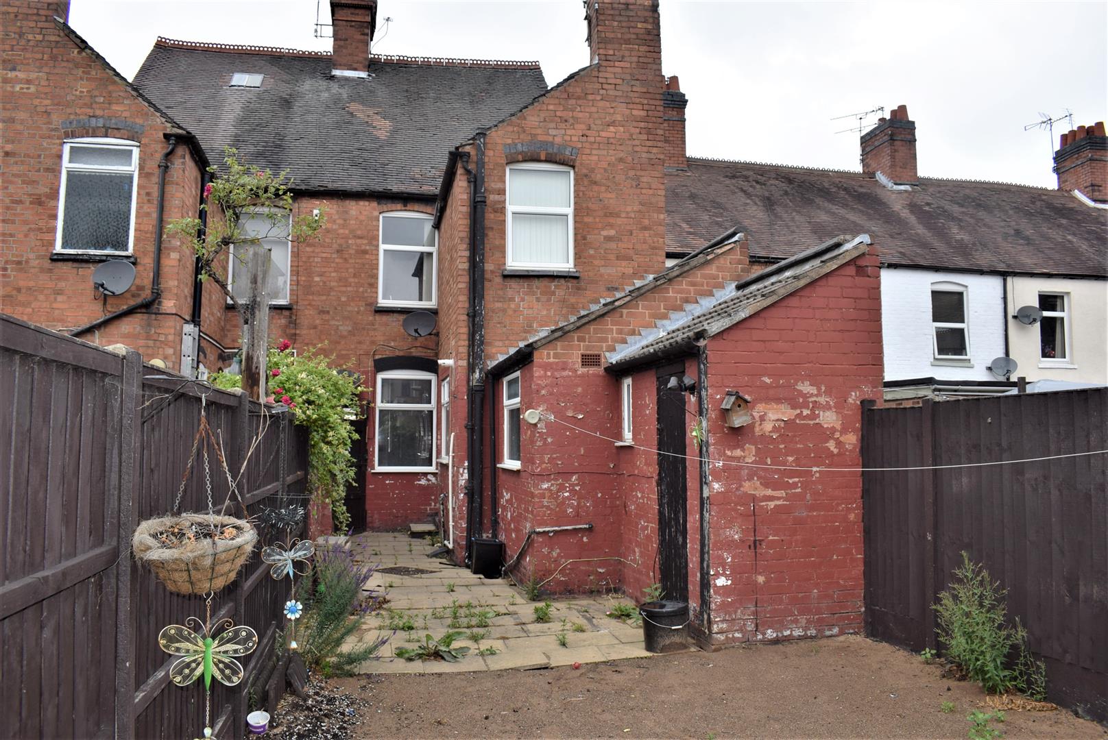 Property in Manor Court Road, Nuneaton, Warwickshire, CV11 5HU
