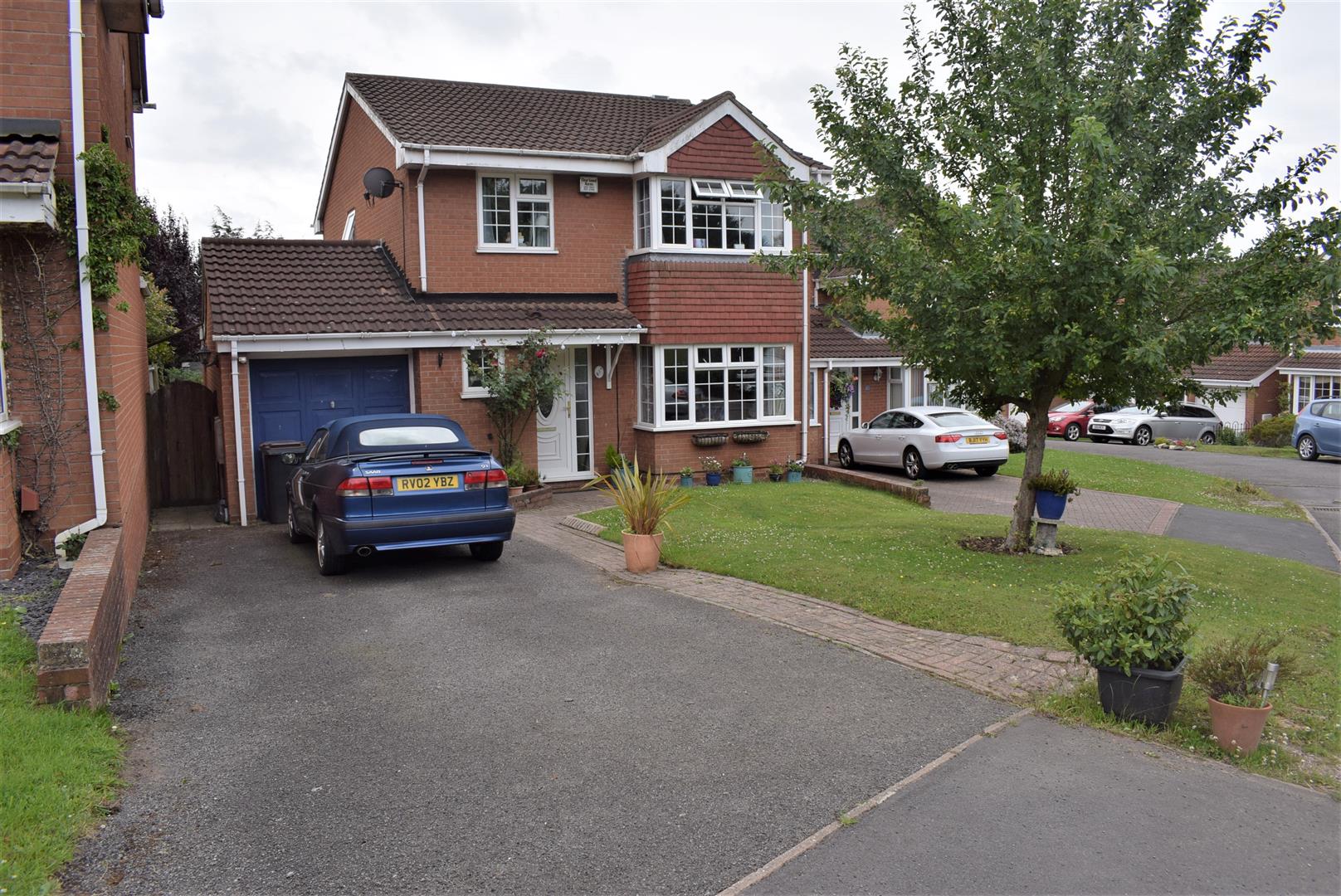 Property in Hardy Close, Galley Common, Nuneaton, CV10 9SG