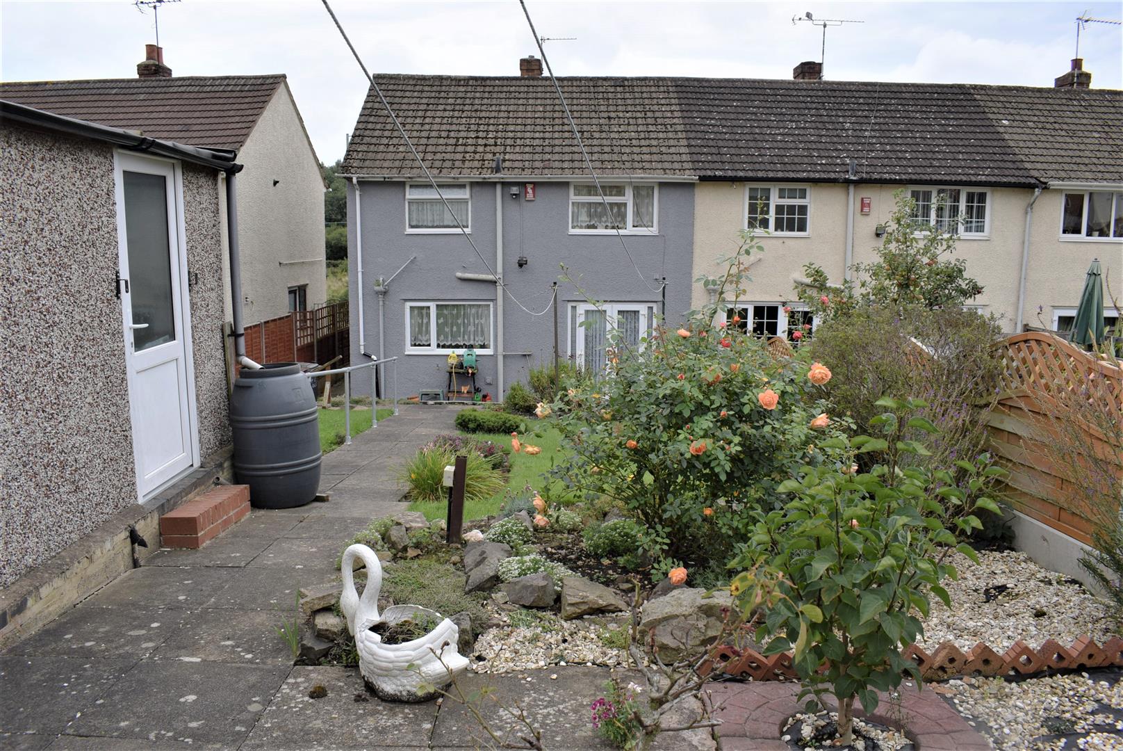 Property in Queen Elizabeth Road, Camp Hill, Nuneaton, CV10 9BS