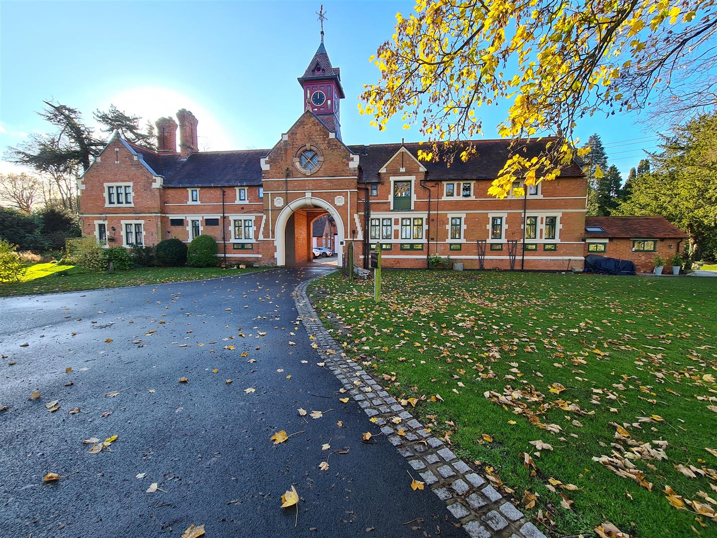 Property in Caldecote Hall Drive, Caldecote, Nuneaton, CV10 0TW