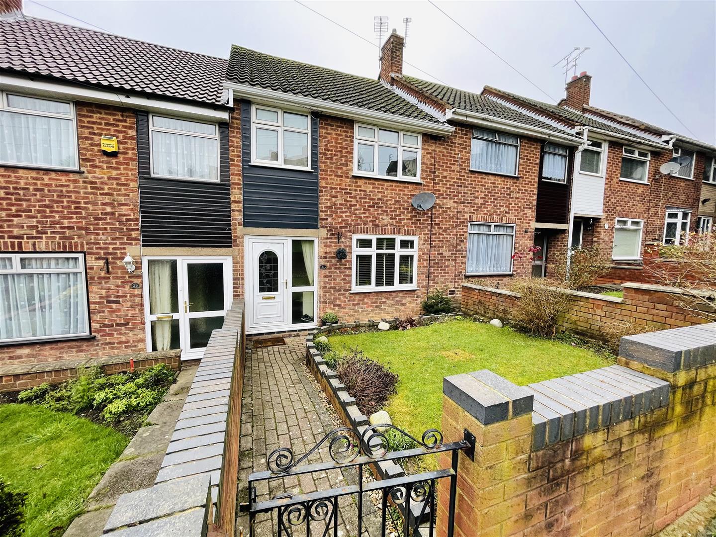 Property in Orchard Close, Hartshill, Nuneaton, CV10 0NE