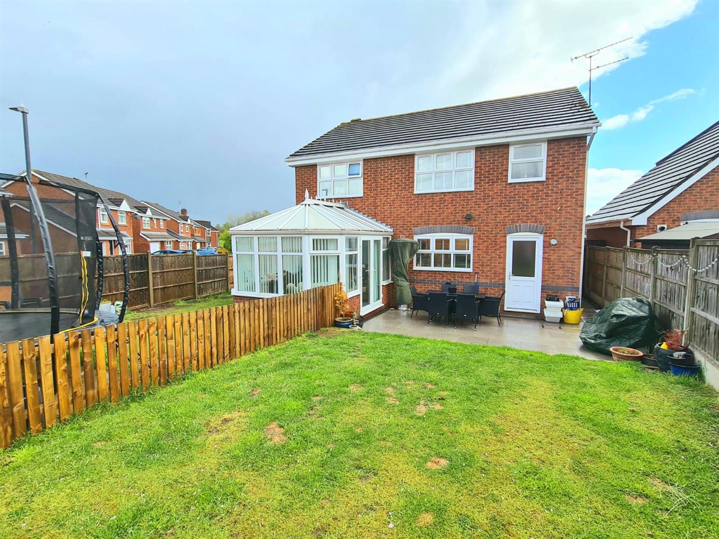 Property in Montana Walk, Manor Park, Nuneaton, CV10 7RY