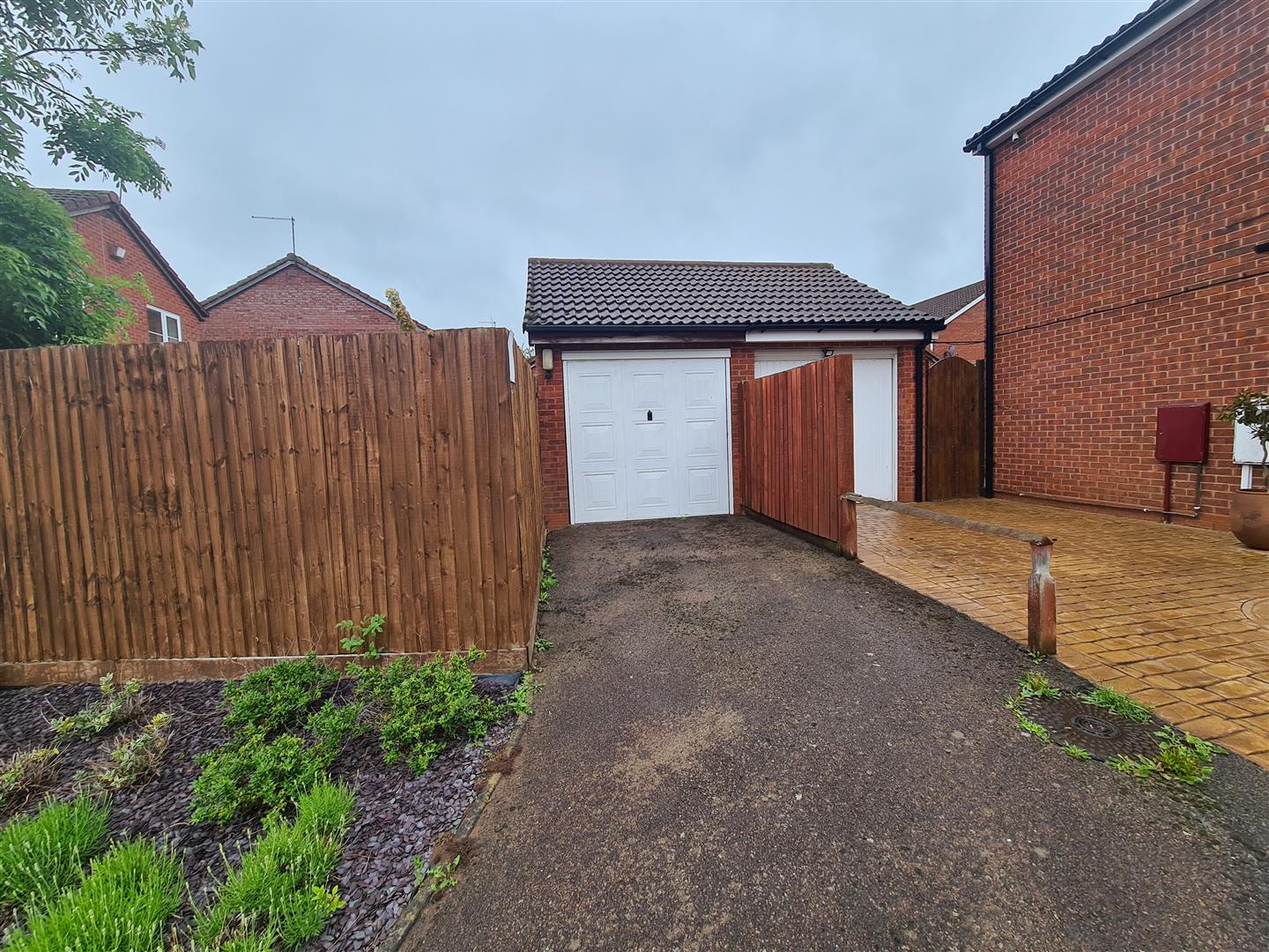 Property in Barons Croft, Poplar Farm, Nuneaton, CV10 9QQ