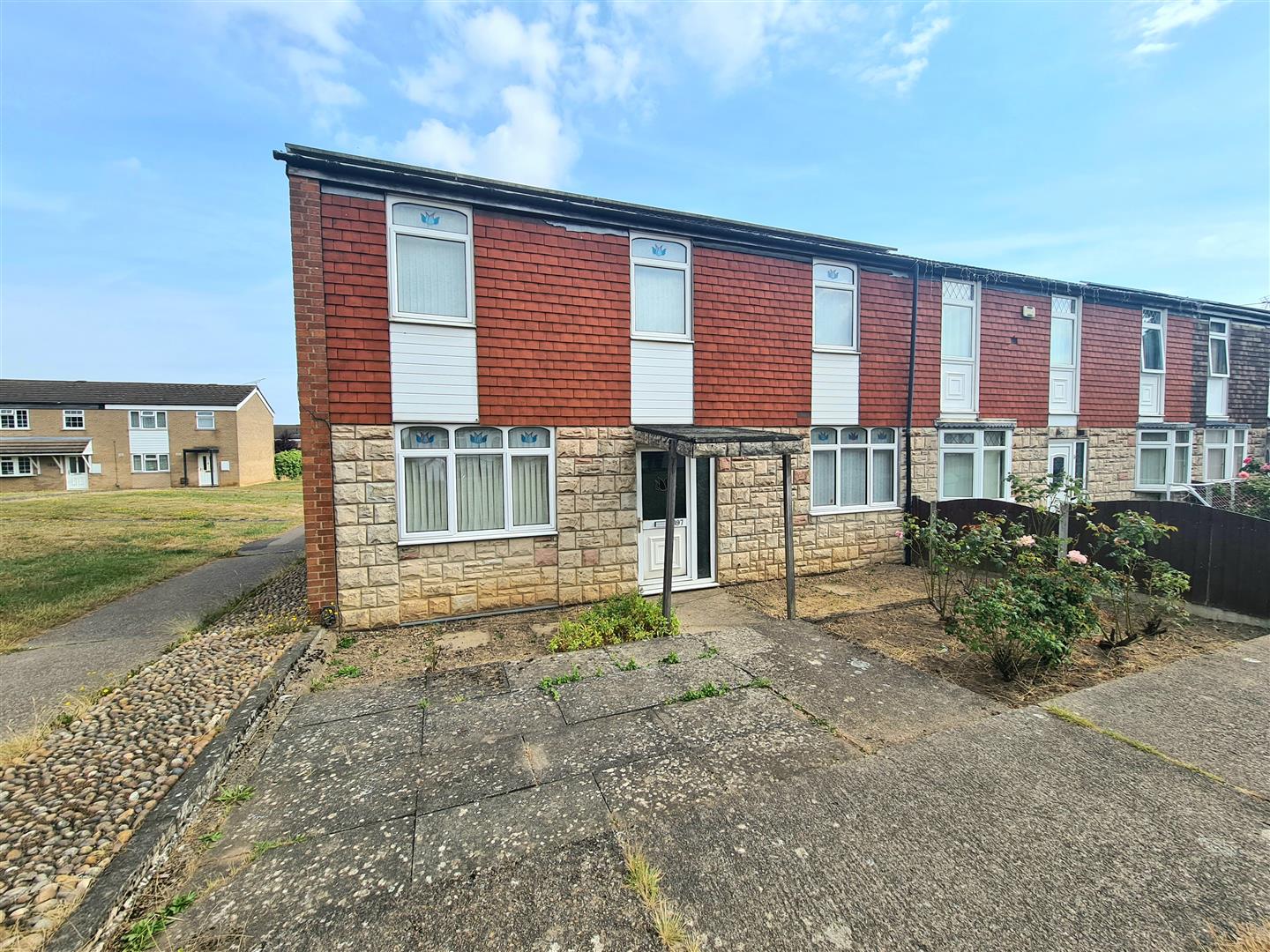 Property in Brendon Way, Grove Farm, Nuneaton, CV10 8NW