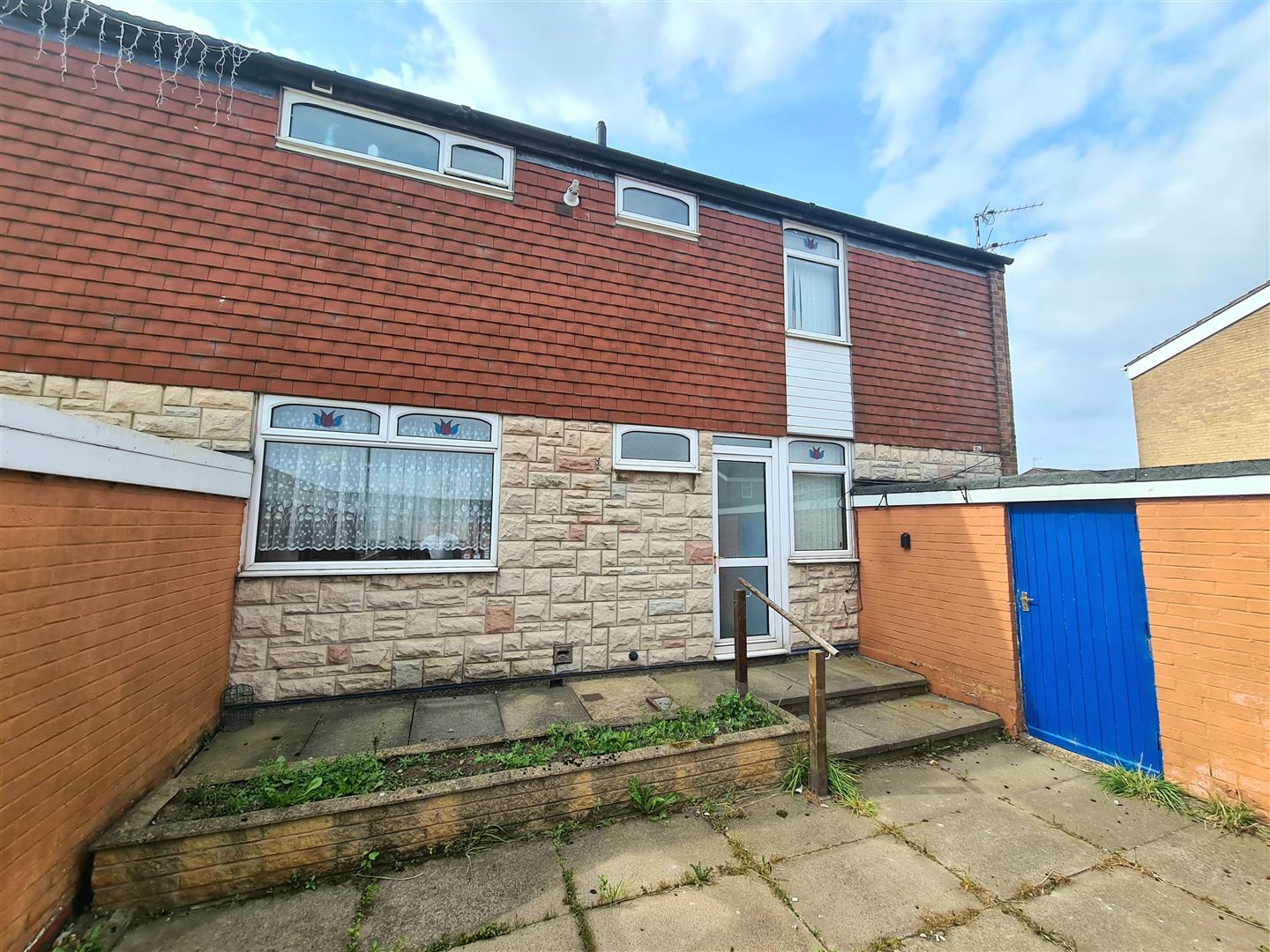 Property in Brendon Way, Grove Farm, Nuneaton, CV10 8NW