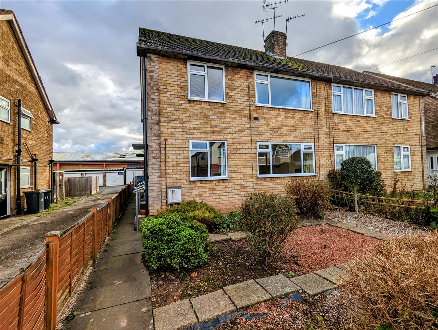 Property in Oaston Road, Nuneaton, Warwickshire, CV11 6LA