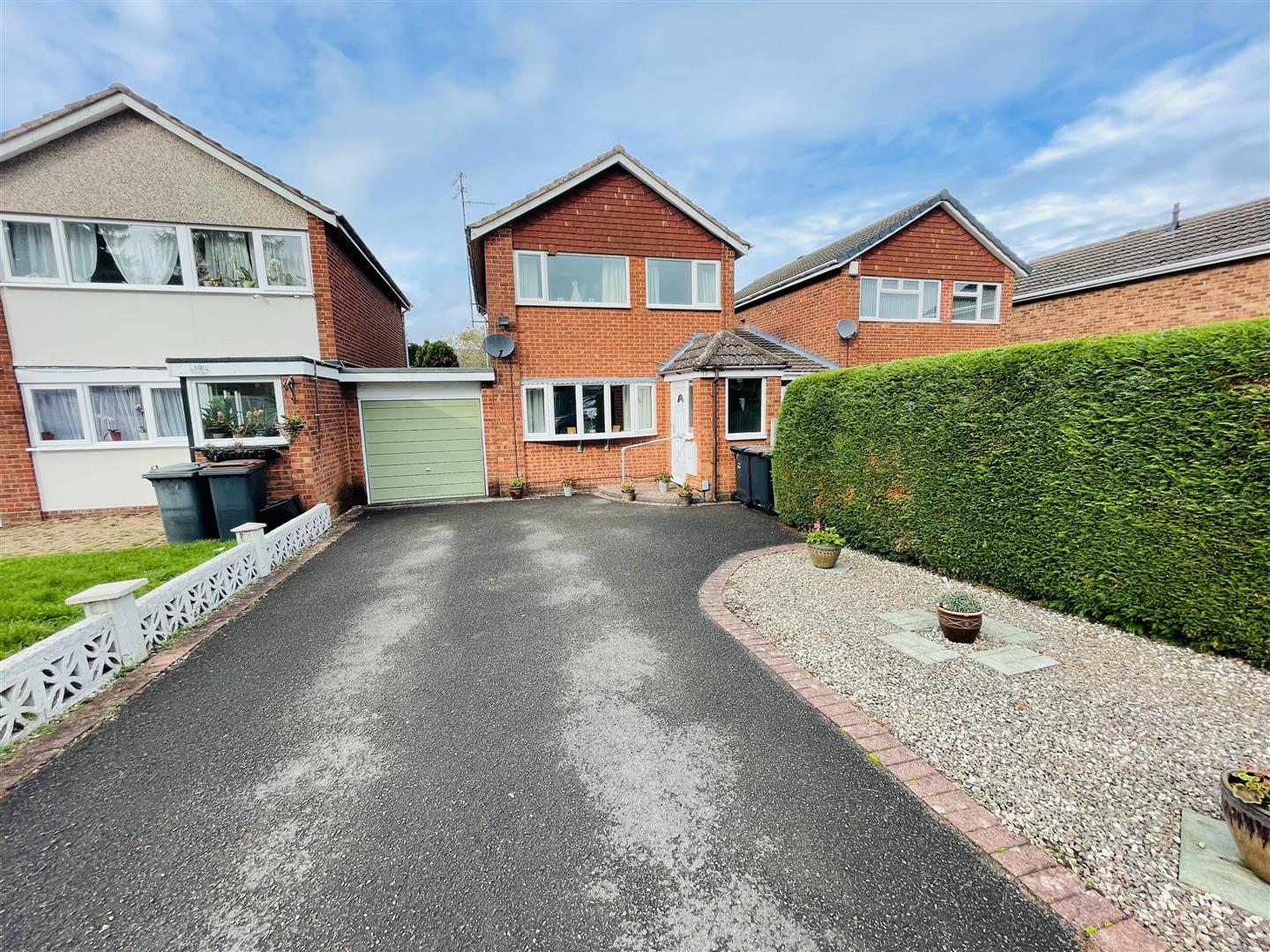 Property in Skye Close, The Raywoods, Nuneaton, CV10 7LW
