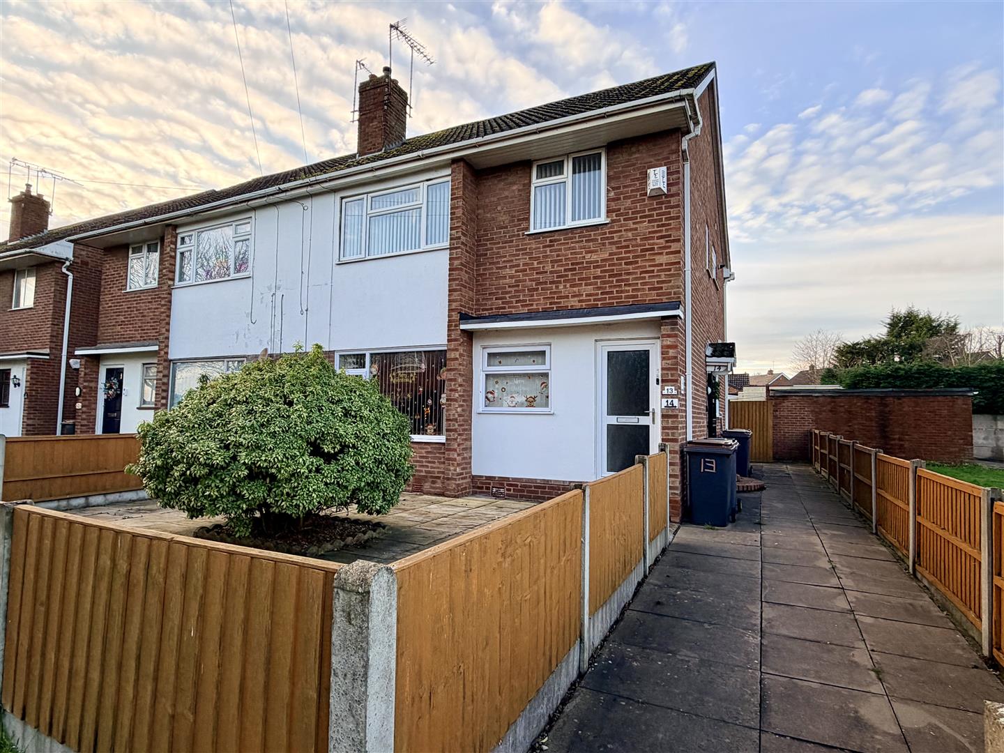 Devon Close, Nuneaton, CV10 8ES