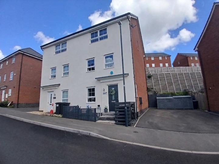 Edinburgh Road, Nuneaton, CV10 9HE