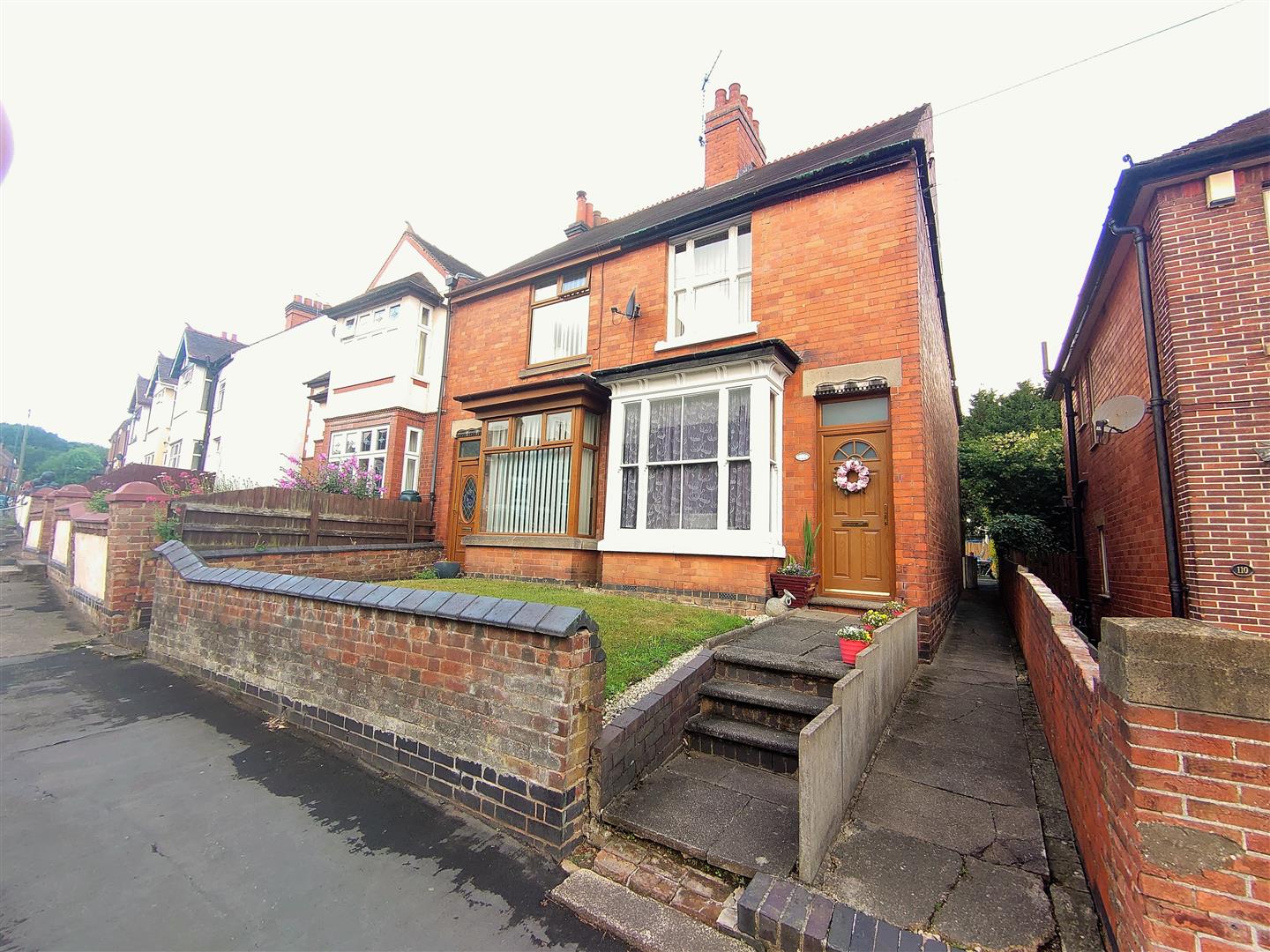 Property in Coleshill Road, Atherstone, Warwickshire, CV9 2AF