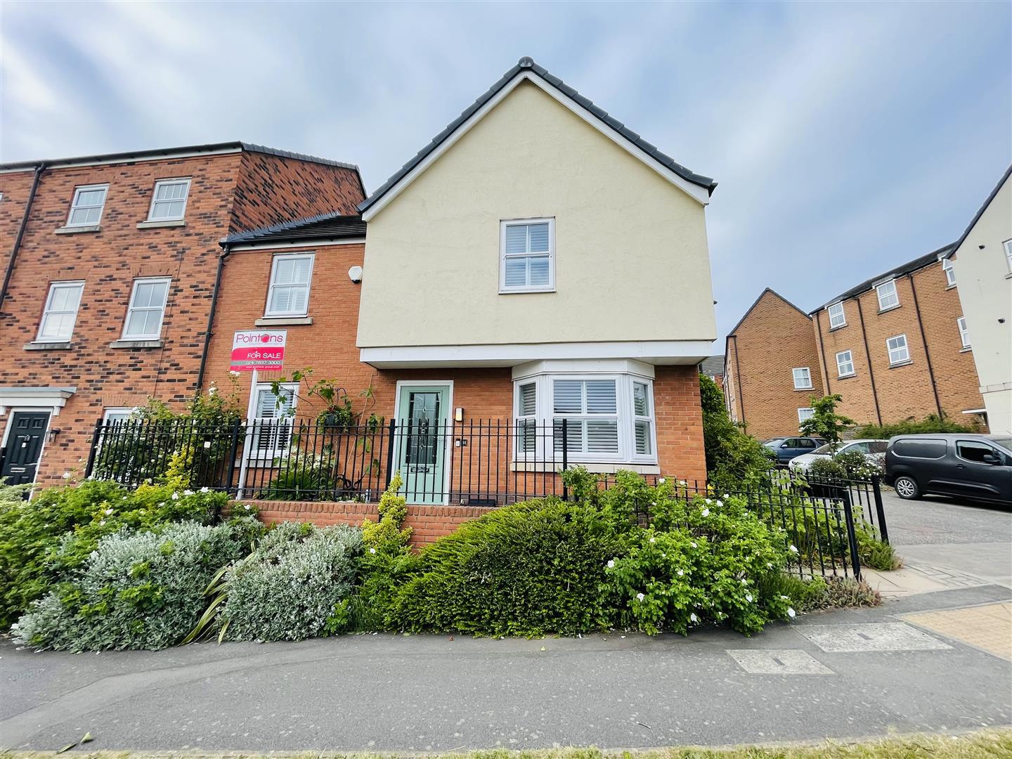 Property in Brights Road, Nuneaton, Warwickshire, CV10 9FN