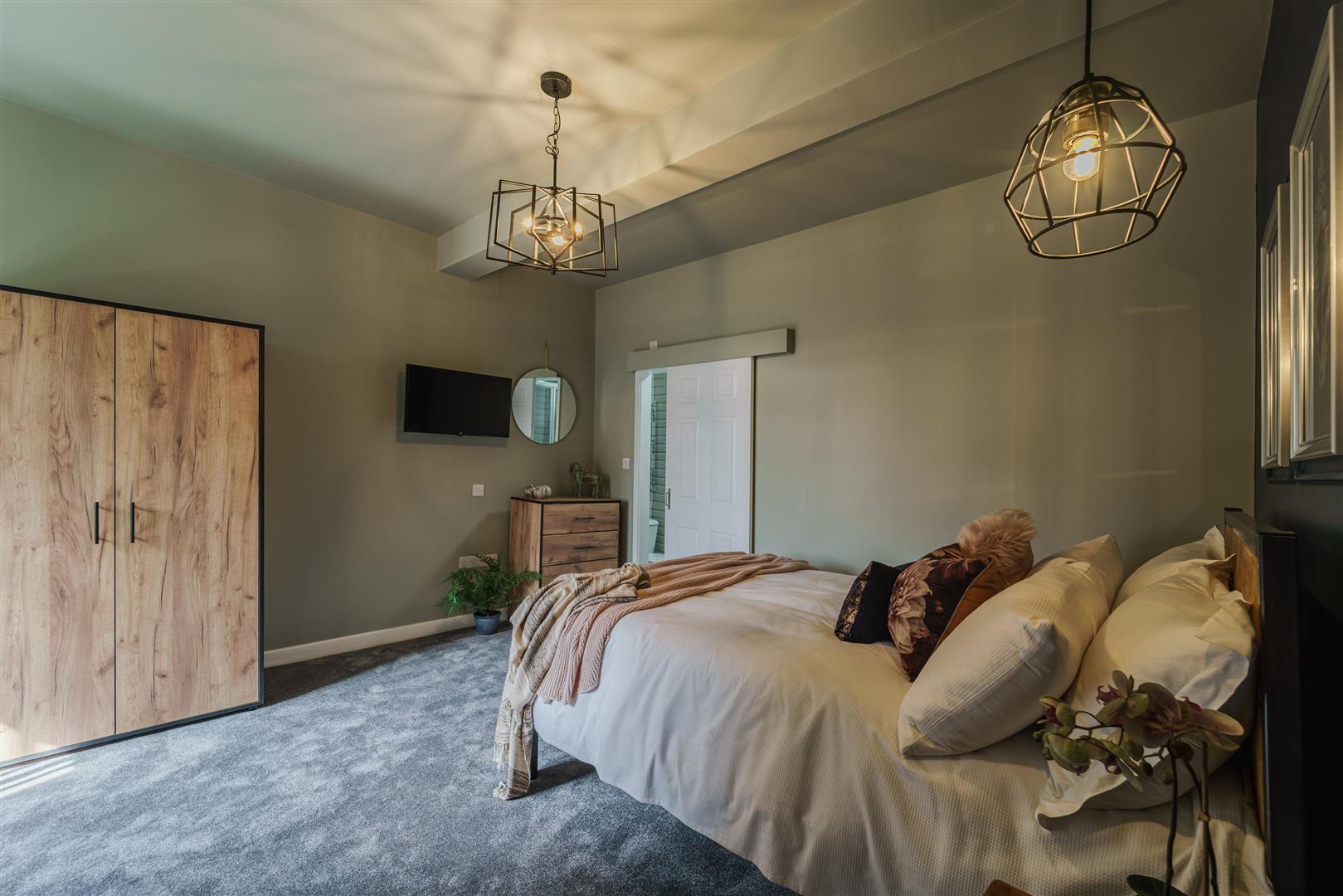 Holyhead Road, Spon End, CV1 3AA