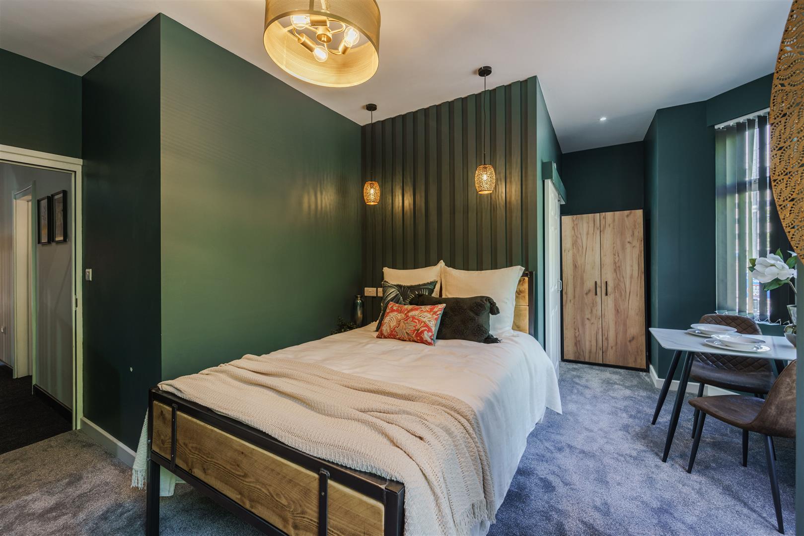 Holyhead Road, Spon End, CV1 3AA