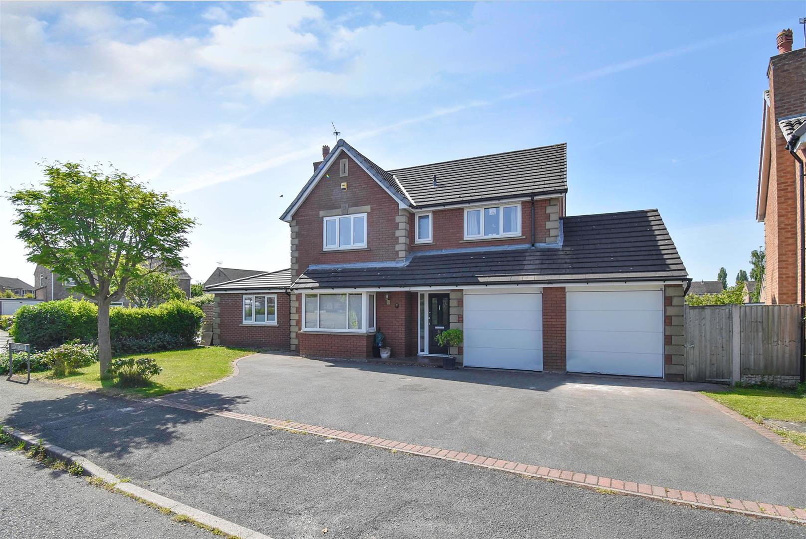 Property in Beech Close, Congleton, Cheshire, CW12 4YL