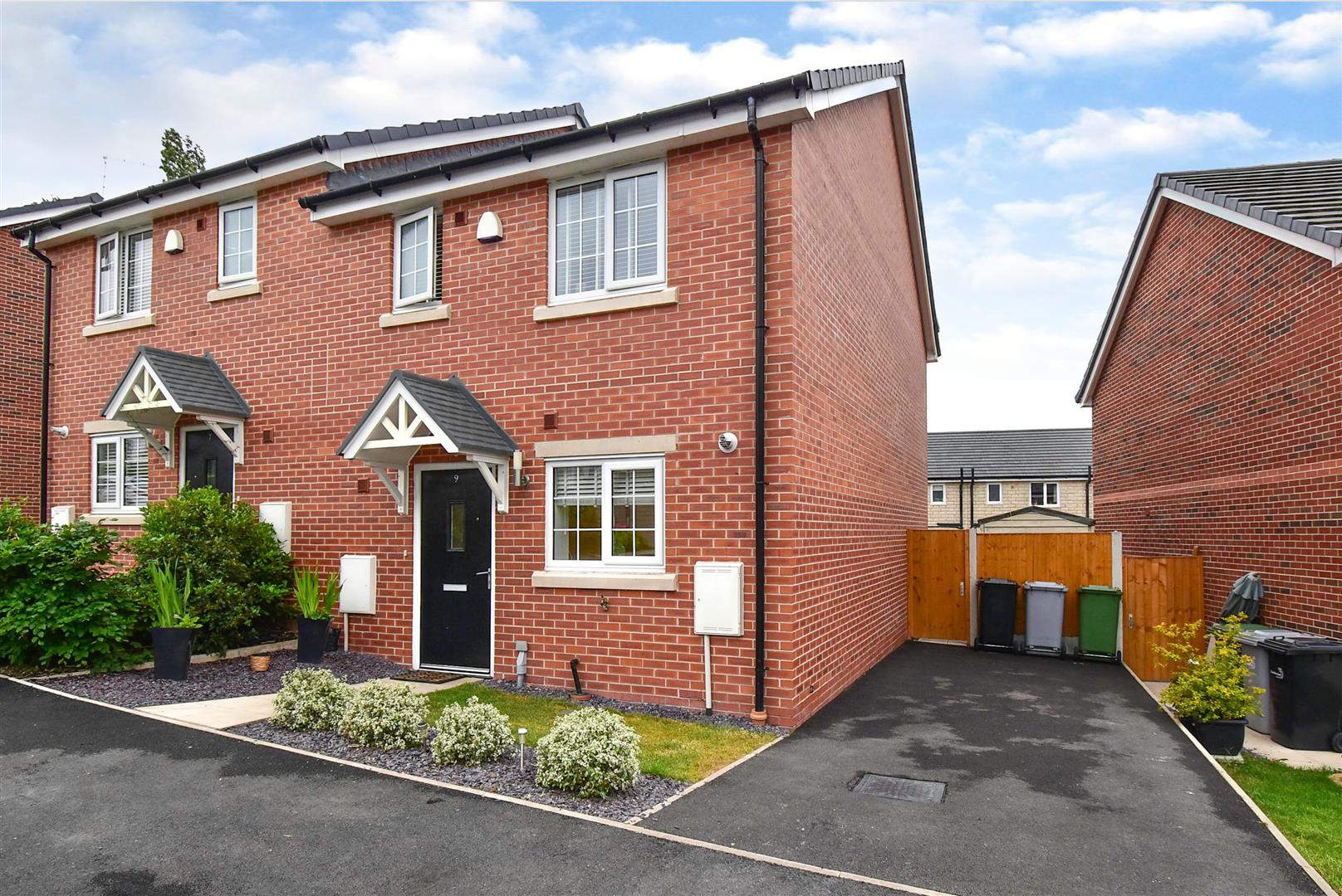 Property in Shaw Close, Congleton, Cheshire, CW12 1GE