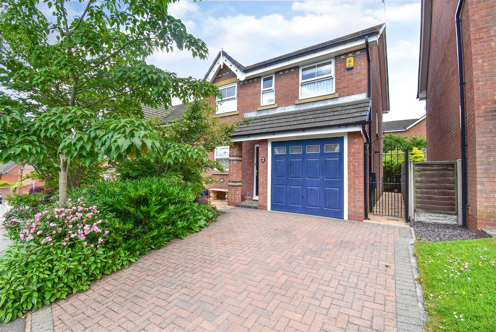Property in Goldfinch Close, Congleton, Cheshire, CW12 3FB