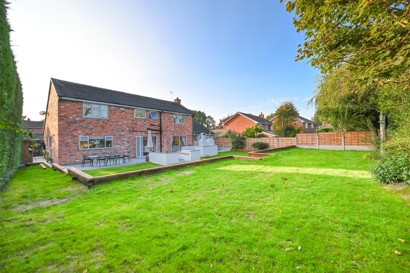 Property in Lindale Close, Congleton, Cheshire, CW12 2DG