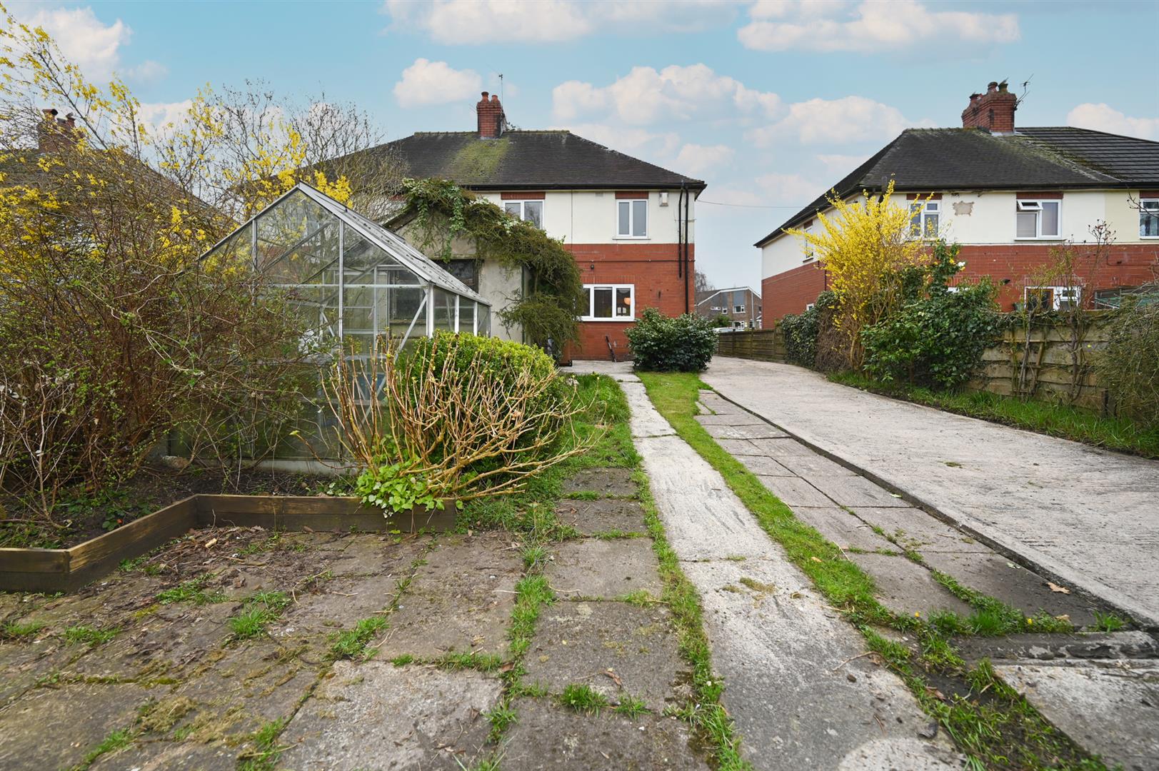 Property in Barton Road, Congleton, Cheshire, CW12 3HB