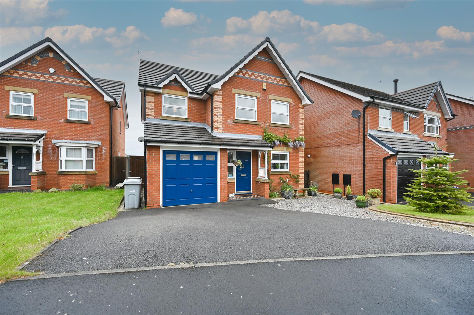 Property in Chaffinch Close, Congleton, Cheshire, CW12 3FE