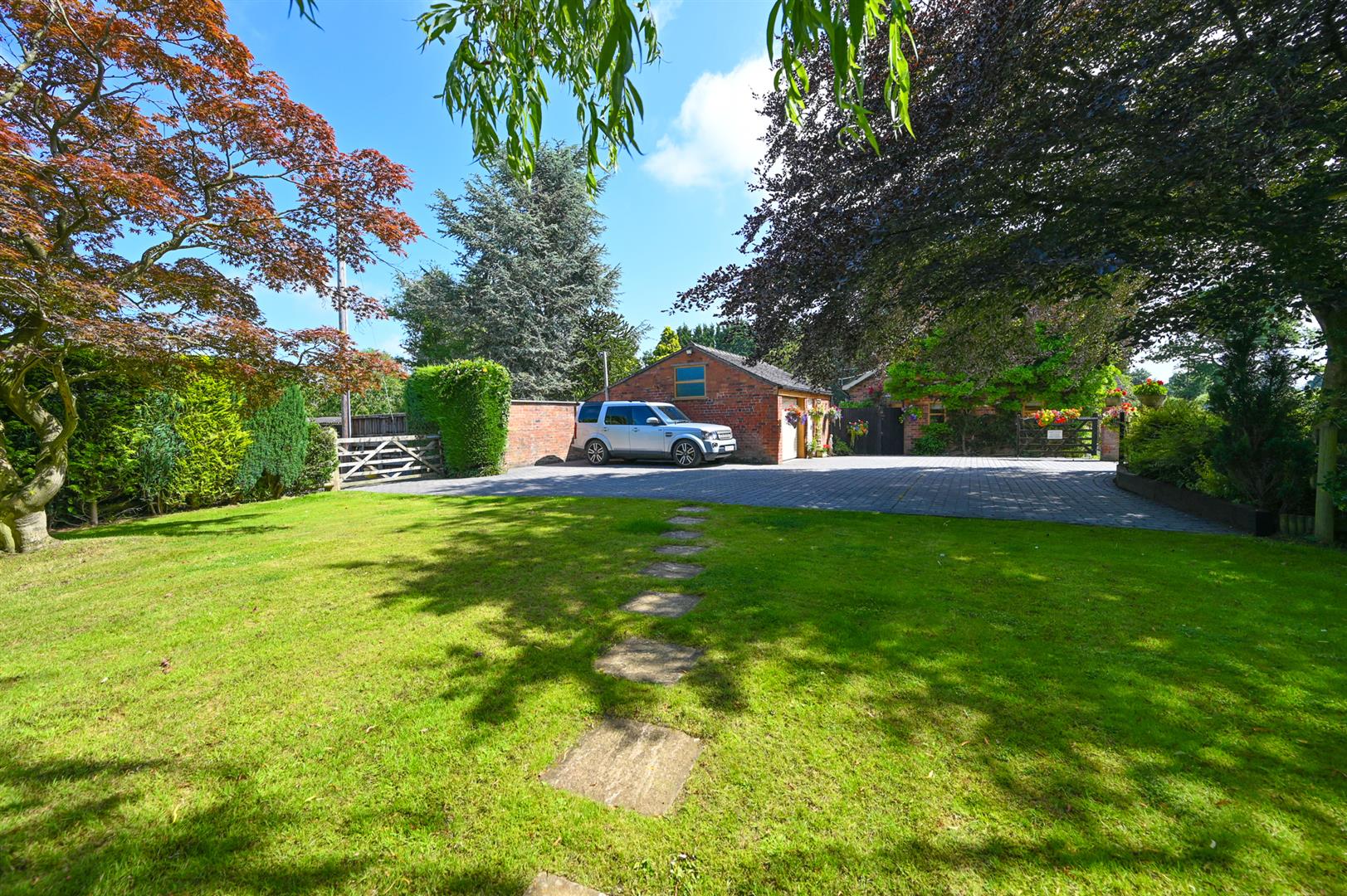 Property in Spen Green, Smallwood, Sandbach, Cheshire, CW11 2UZ