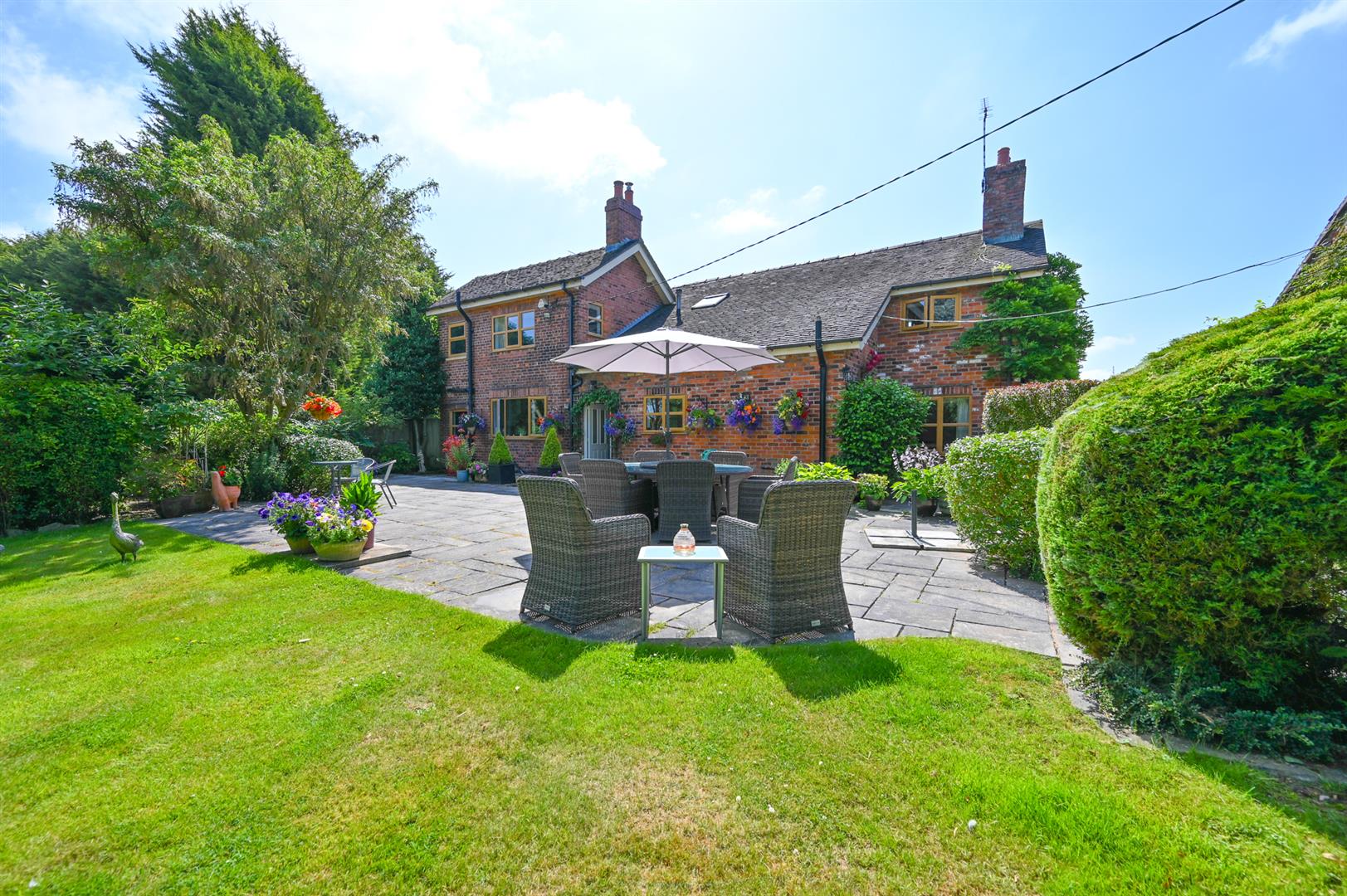 Property in Spen Green, Smallwood, Sandbach, Cheshire, CW11 2UZ