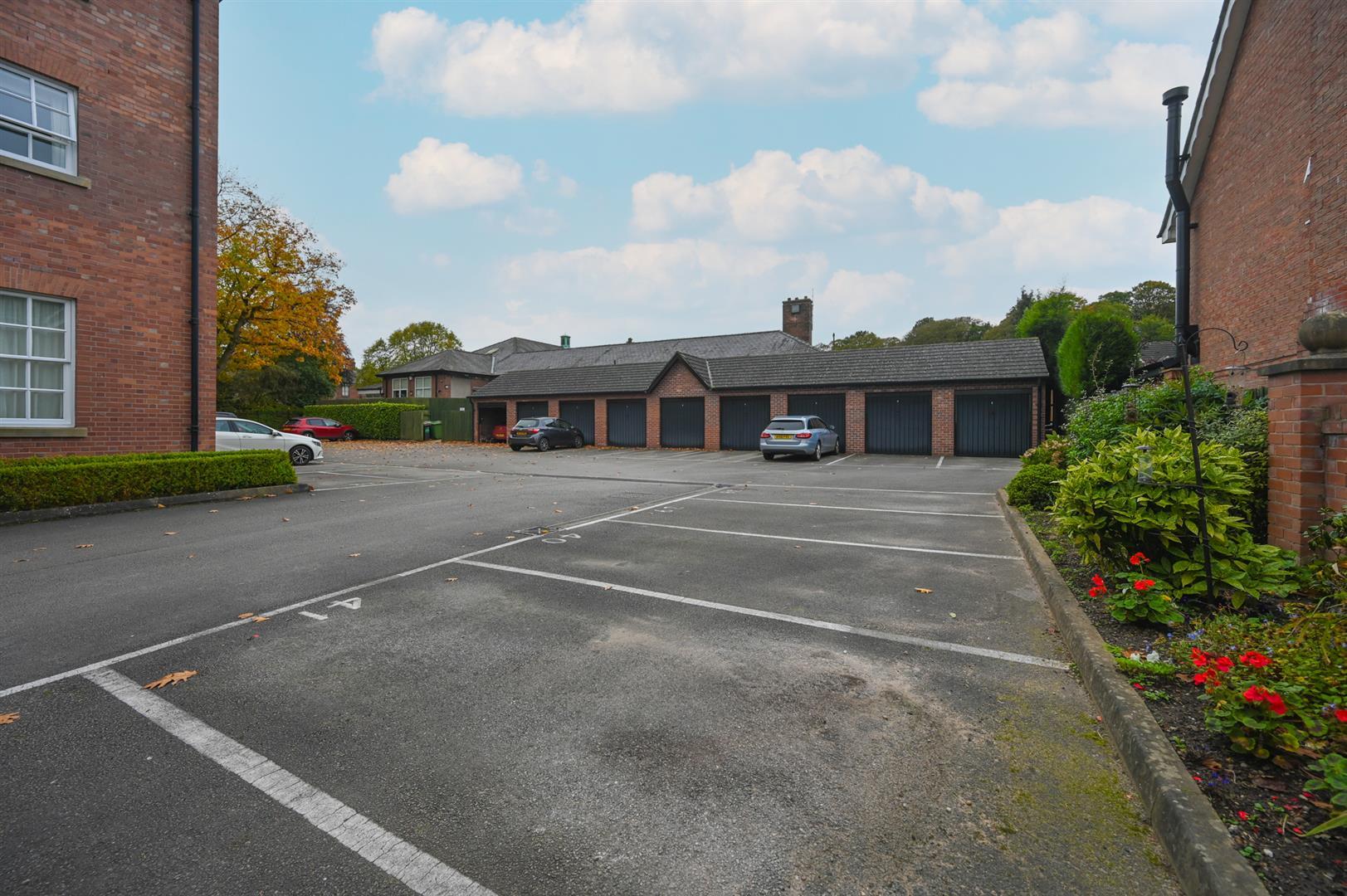 Property in West House, Congleton, Cheshire, CW12 4FZ