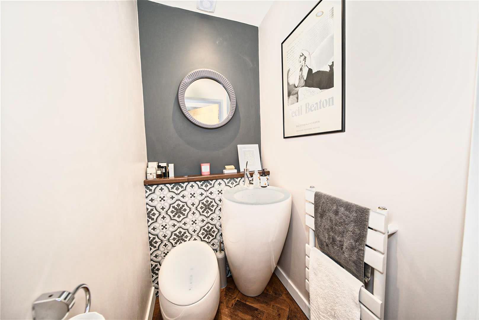 Property in Holmes Chapel Road, West Heath, Congleton, Cheshire, CW12 4NU