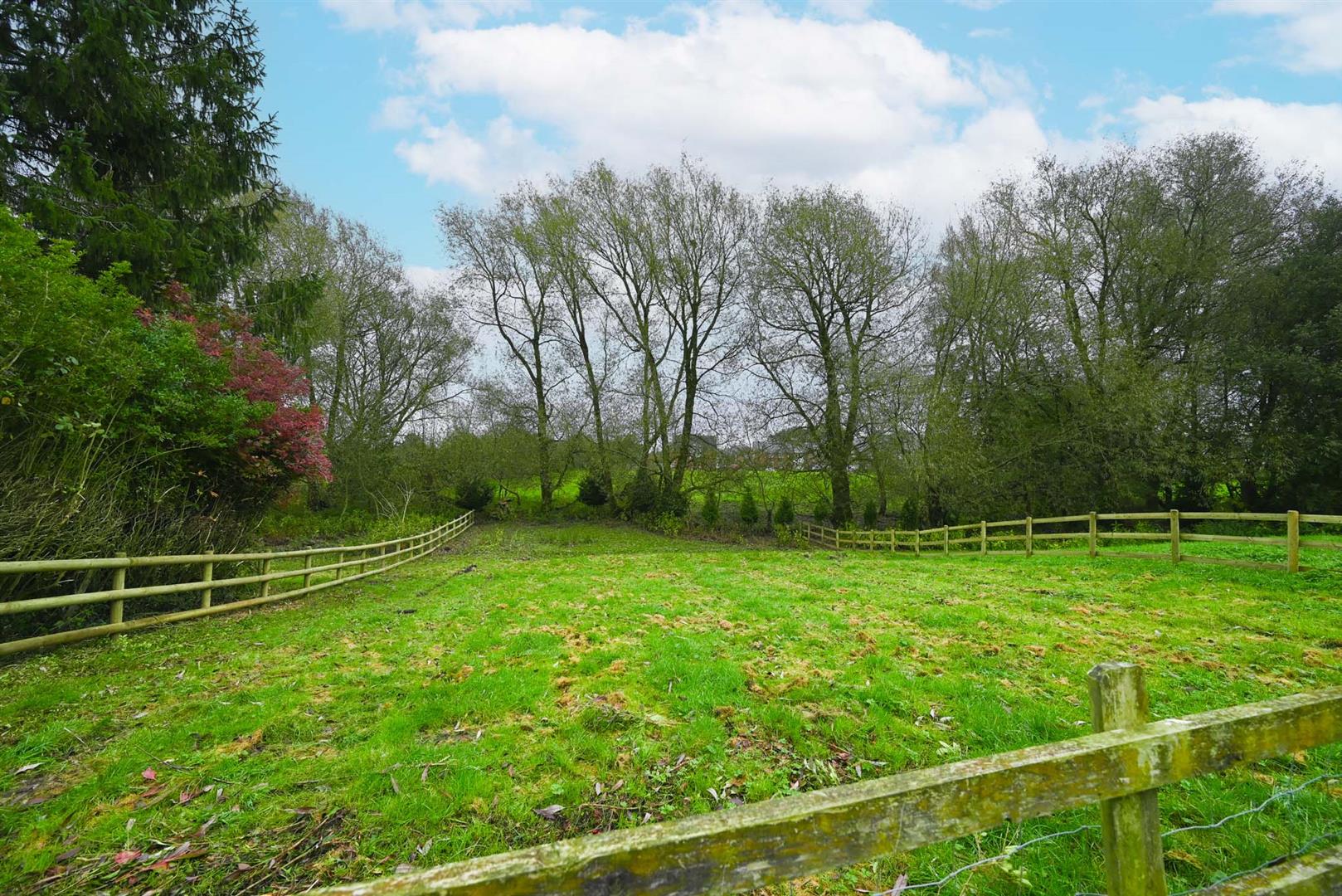 Property in Sandbach Road, Wall Hill, Congleton, Cheshire, CW12 4TE